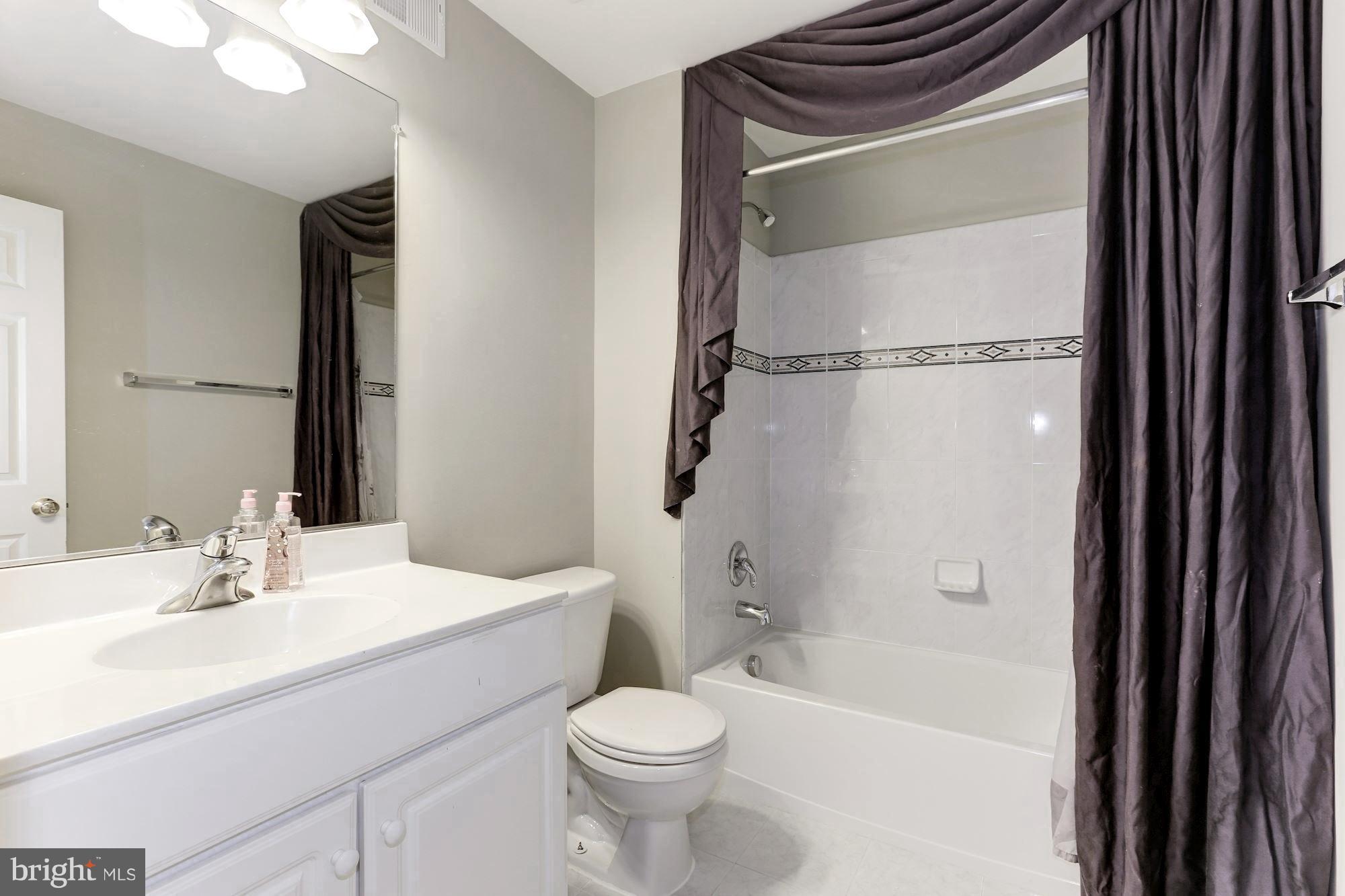 THE RIDINGS AT BLUE SPRING - Residential Lease