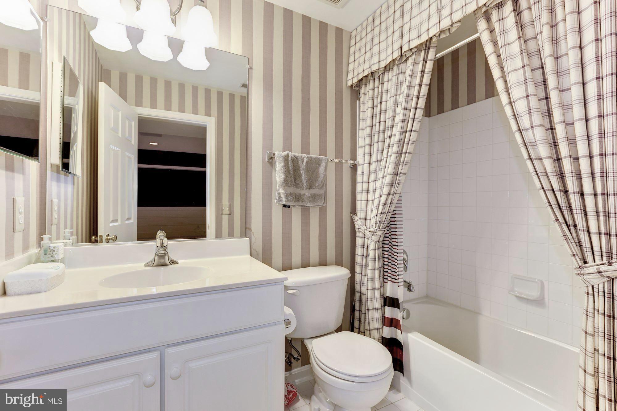 THE RIDINGS AT BLUE SPRING - Residential Lease