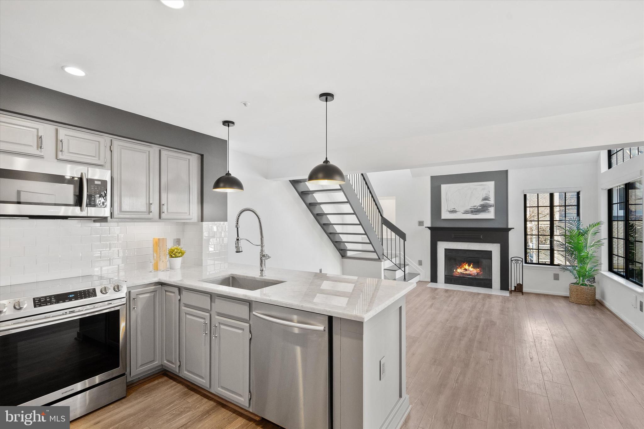 TIERS AT MANCHESTER LAKE - Residential