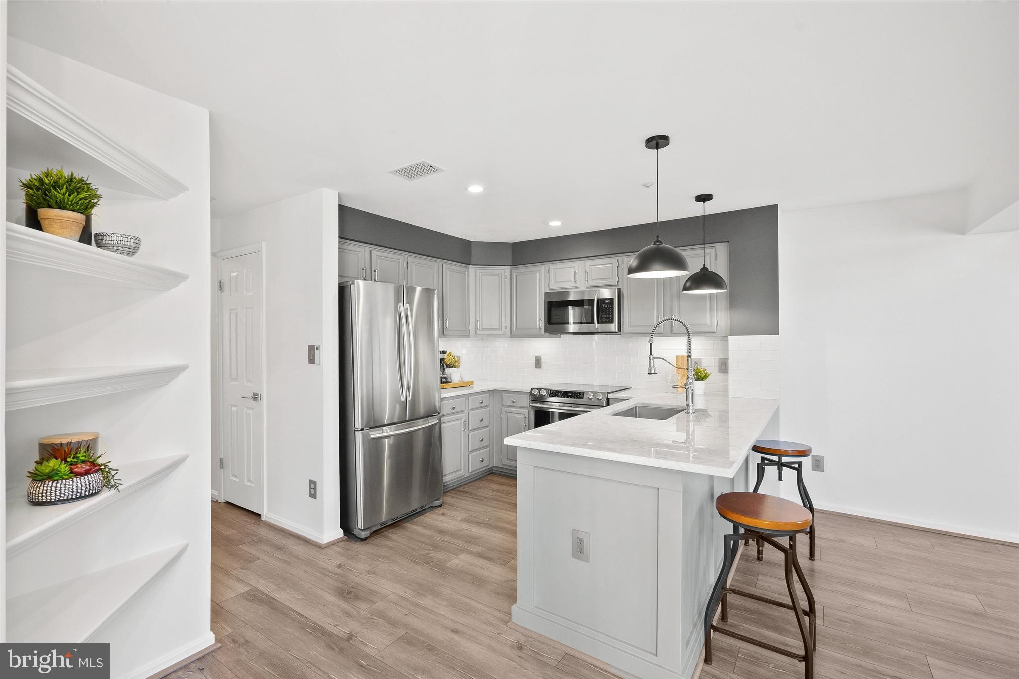 TIERS AT MANCHESTER LAKE - Residential