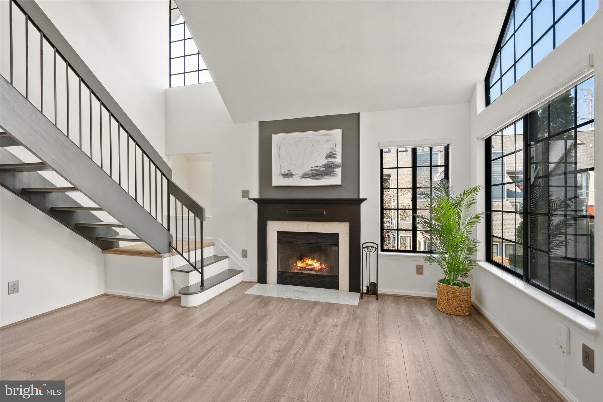 TIERS AT MANCHESTER LAKE - Residential