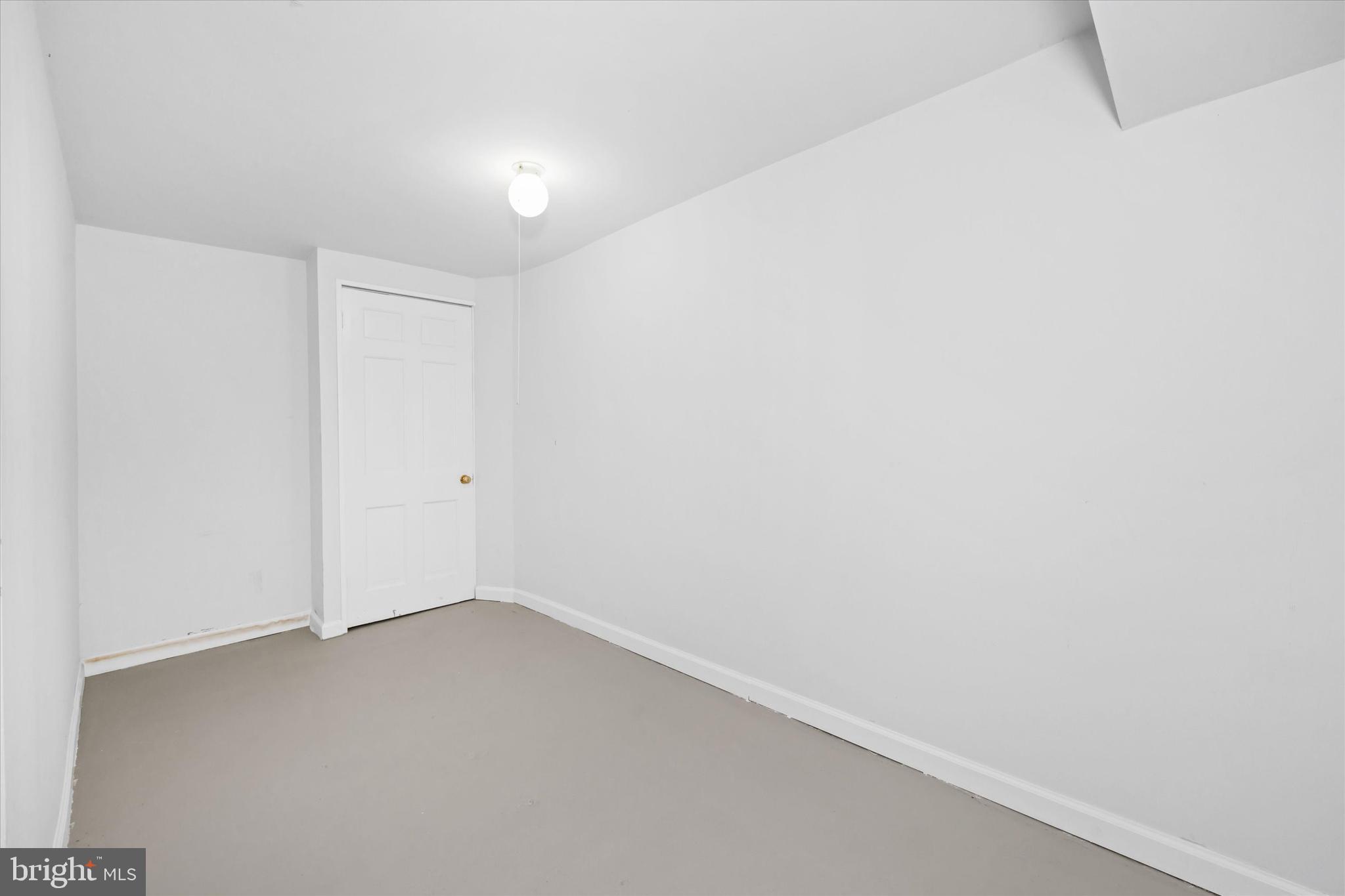 BRINTON LAKE - Residential