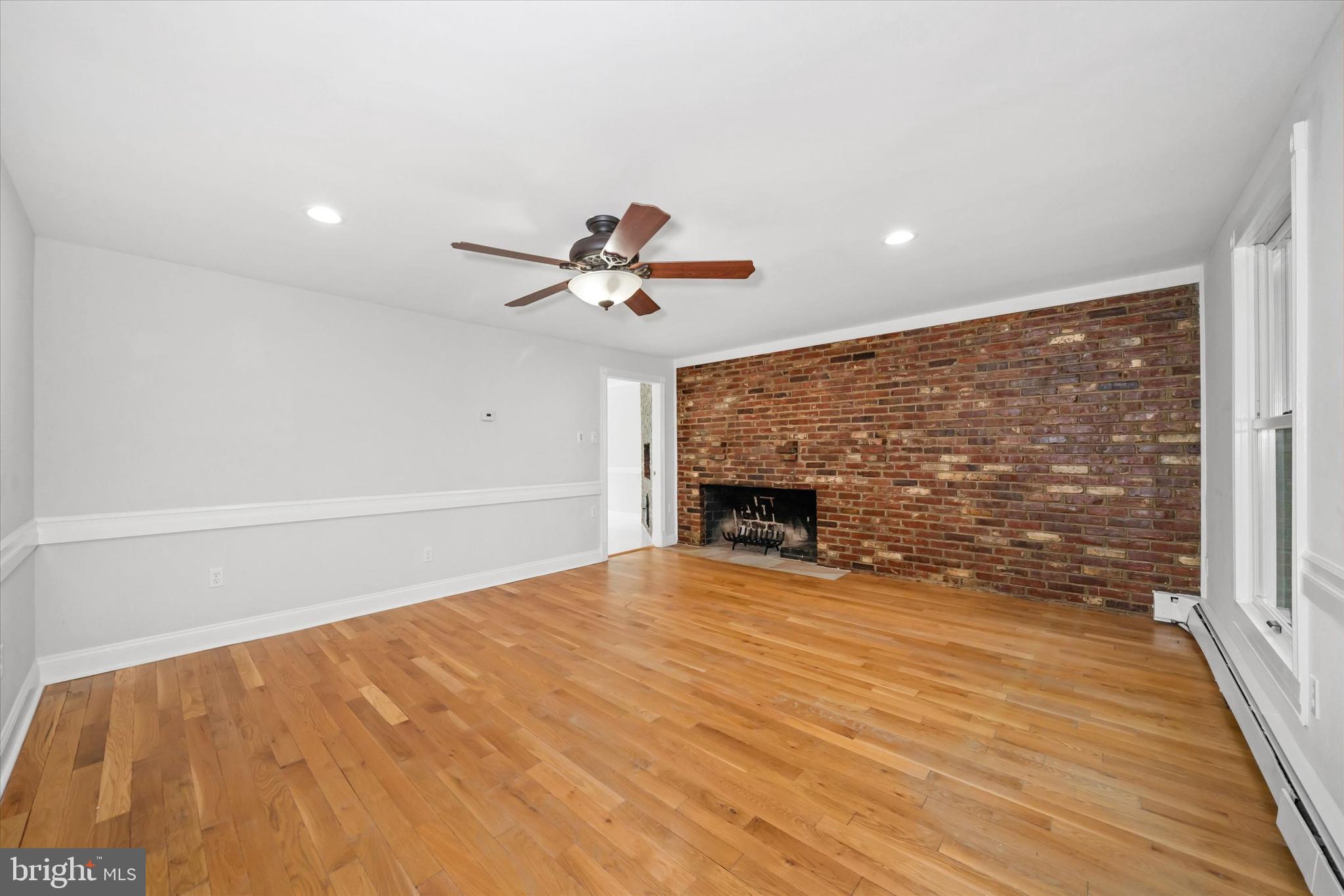 BRINTON LAKE - Residential