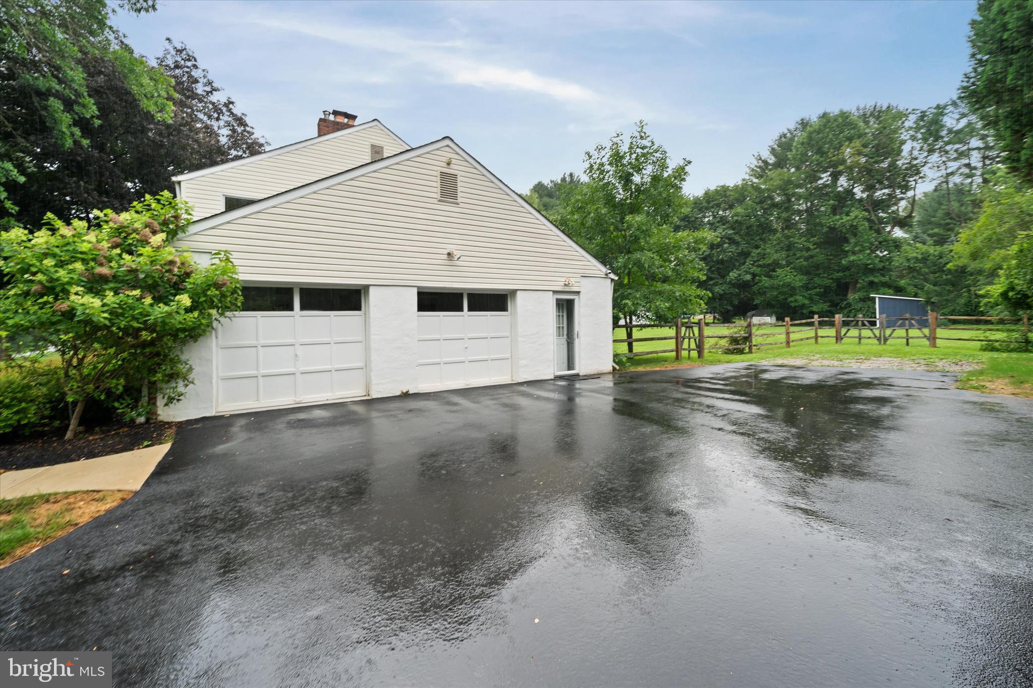 BRINTON LAKE - Residential