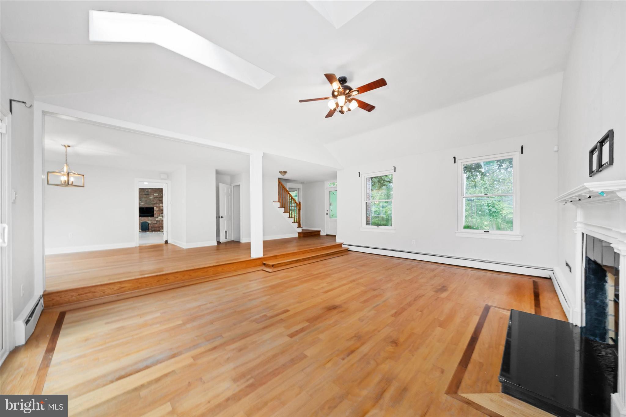 BRINTON LAKE - Residential