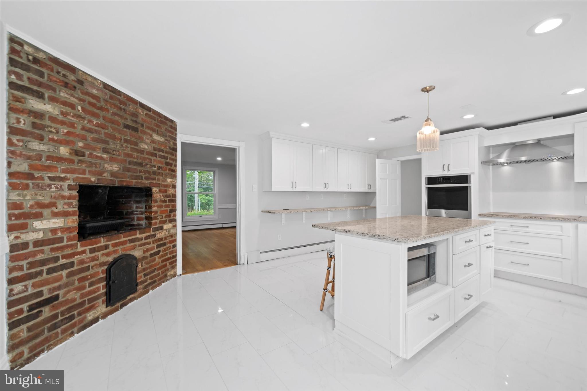 BRINTON LAKE - Residential