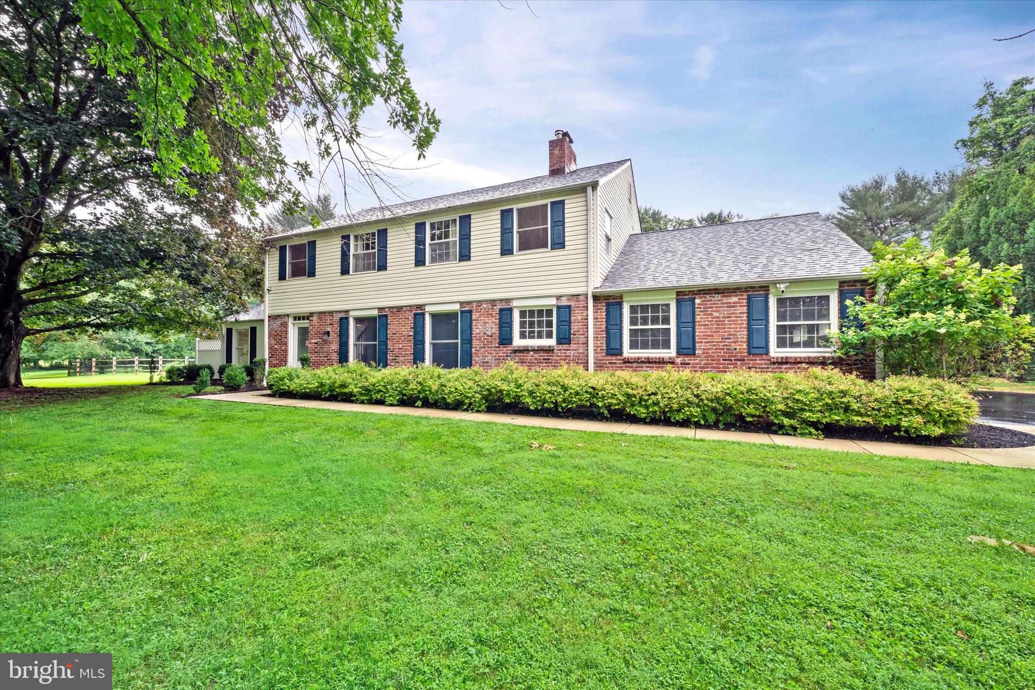 BRINTON LAKE - Residential