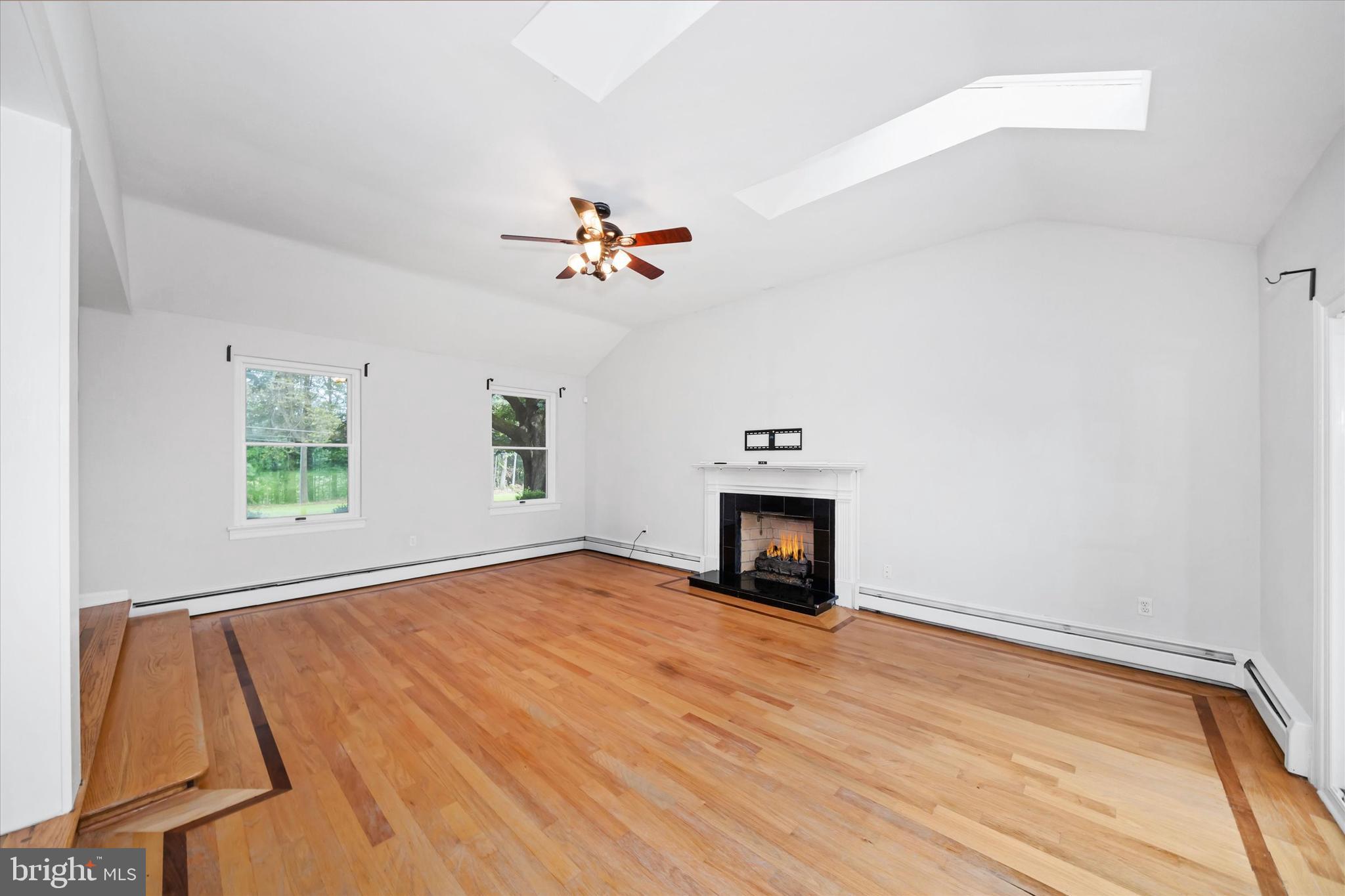 BRINTON LAKE - Residential