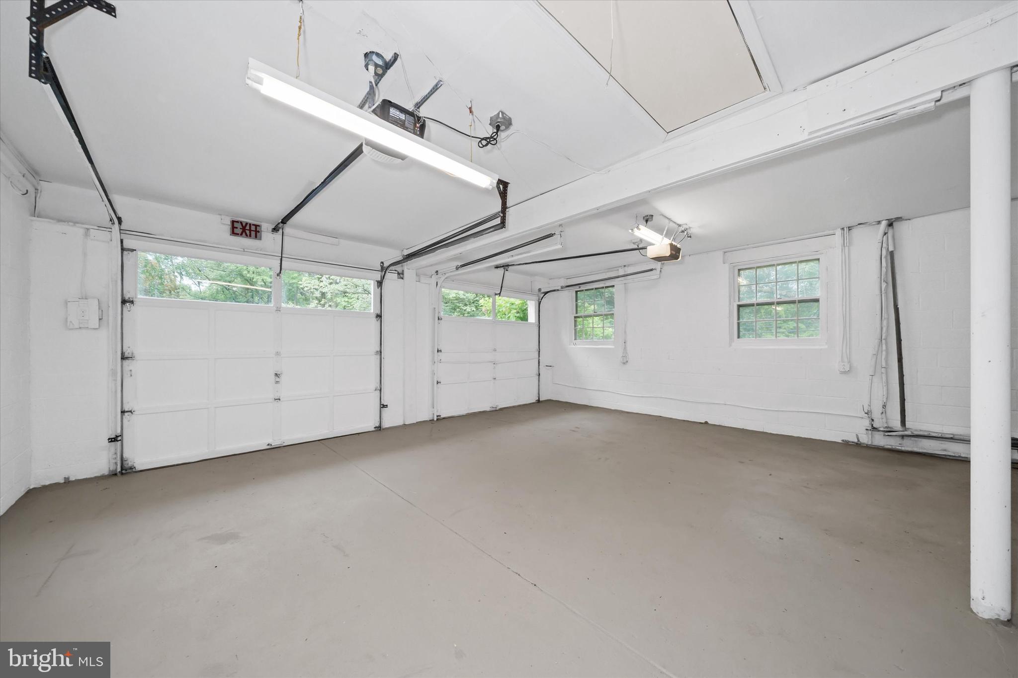 BRINTON LAKE - Residential