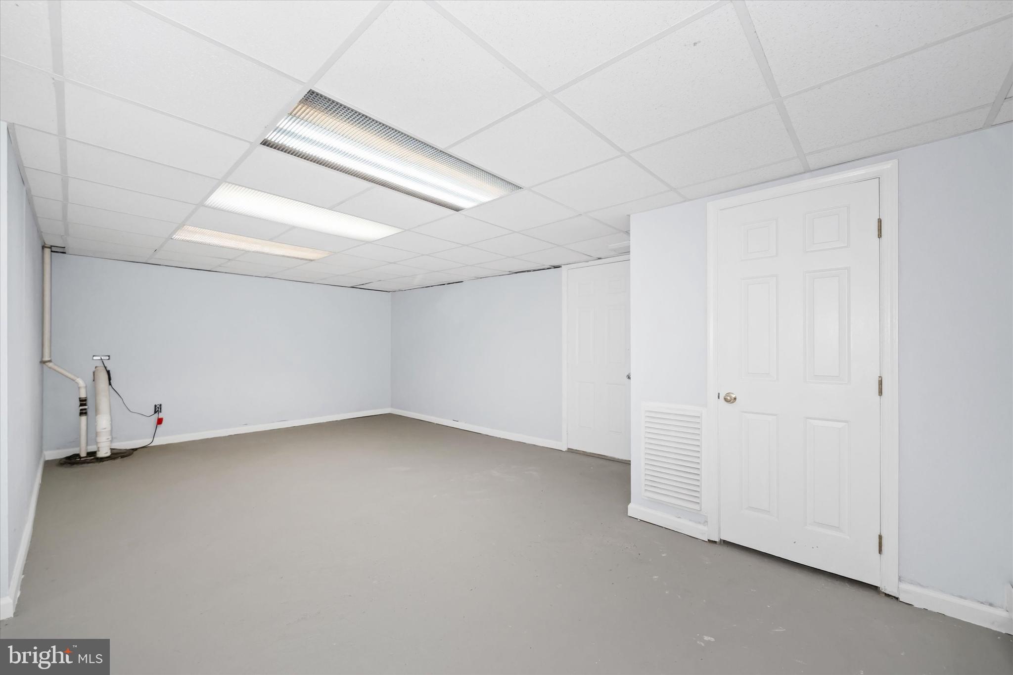 BRINTON LAKE - Residential