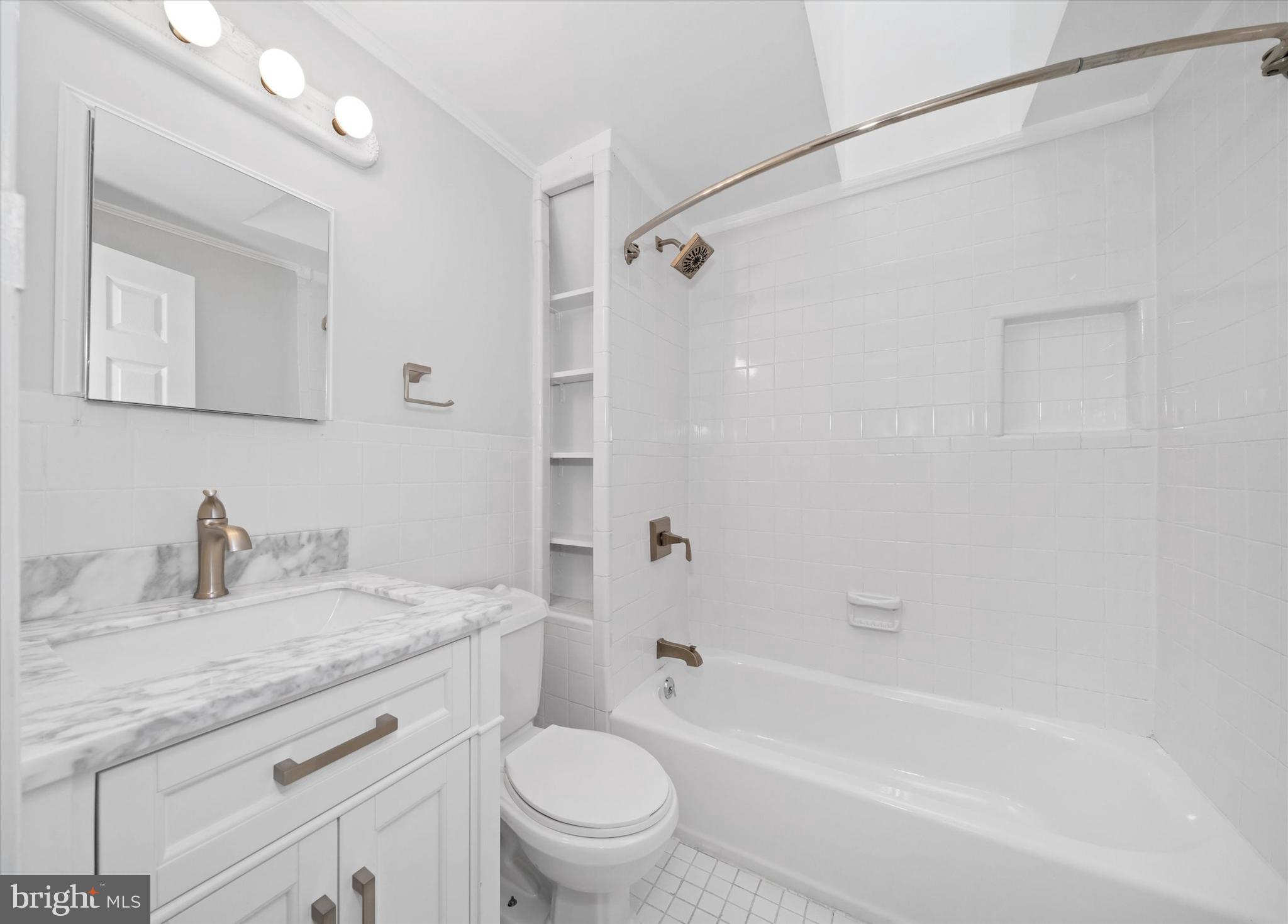 BRINTON LAKE - Residential