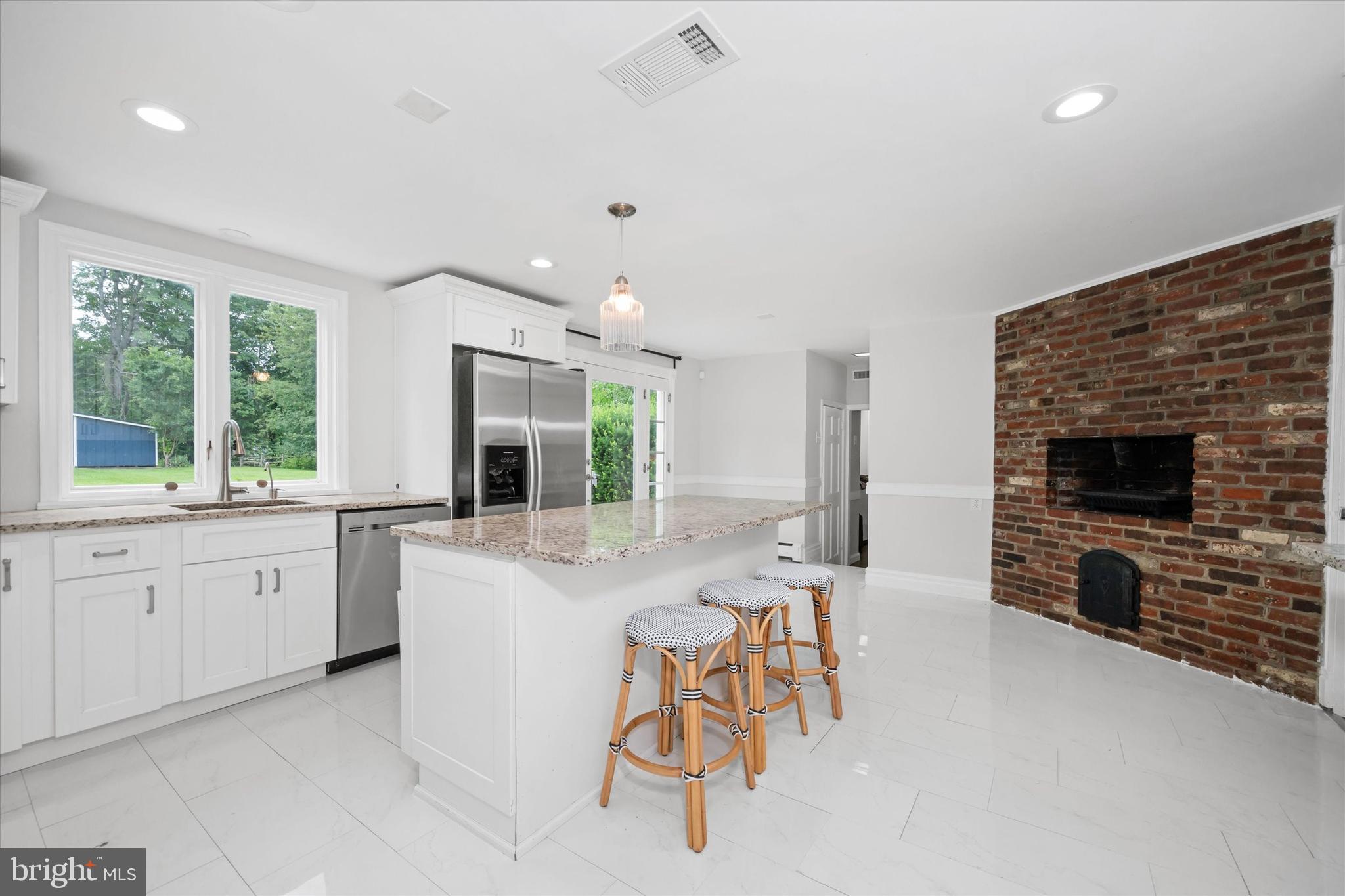 BRINTON LAKE - Residential