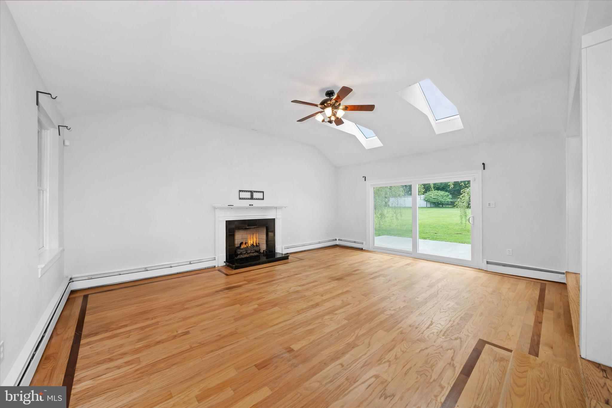 BRINTON LAKE - Residential