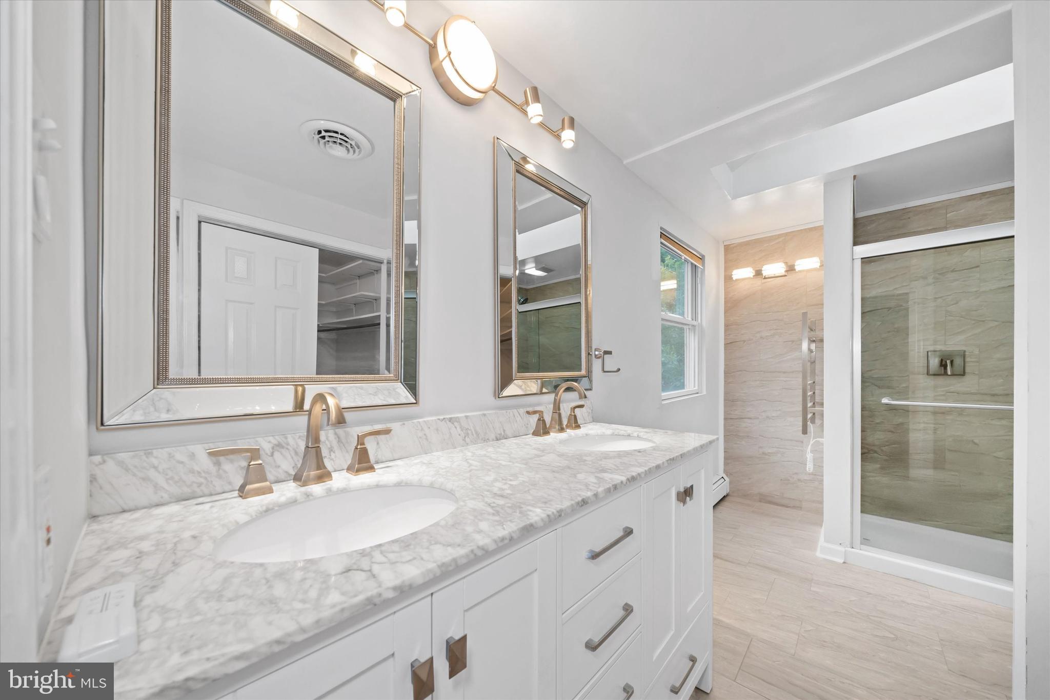 BRINTON LAKE - Residential