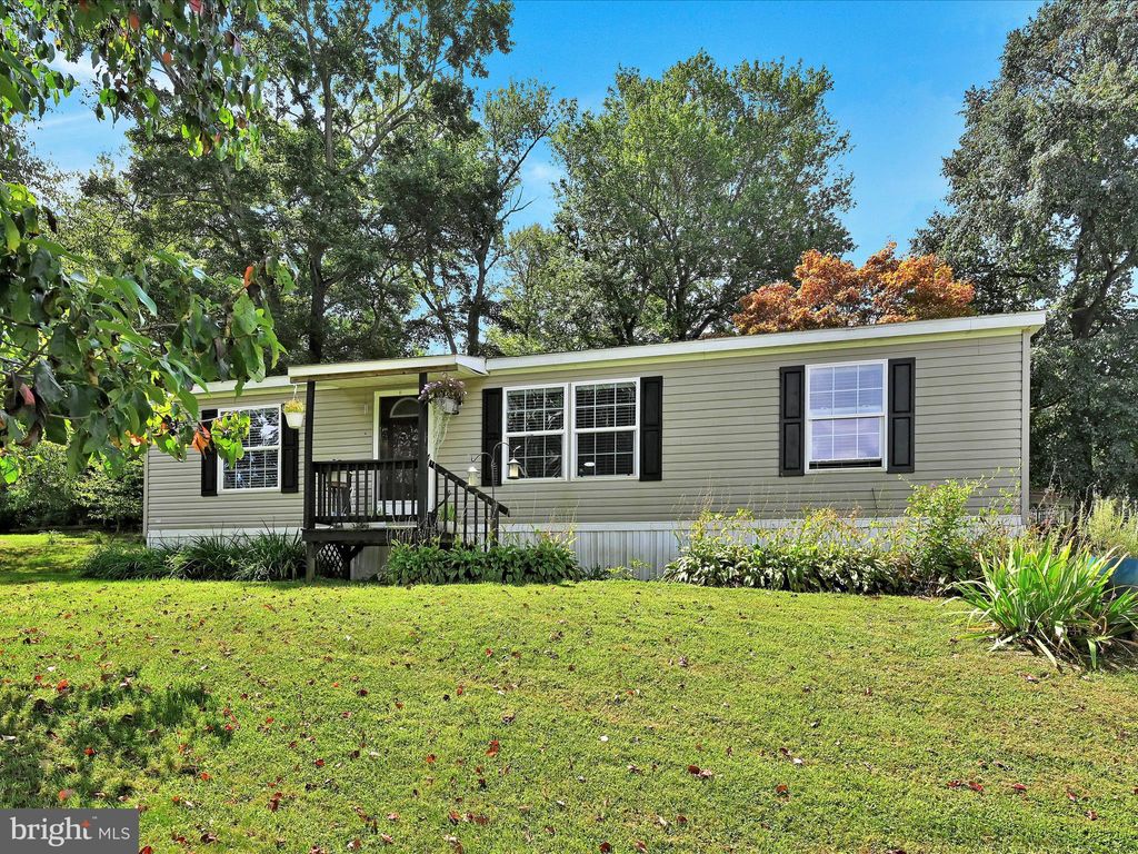 Photo of 60 Hemlock Drive, FELTON, PA 17322 (MLS # PAYK2089320)