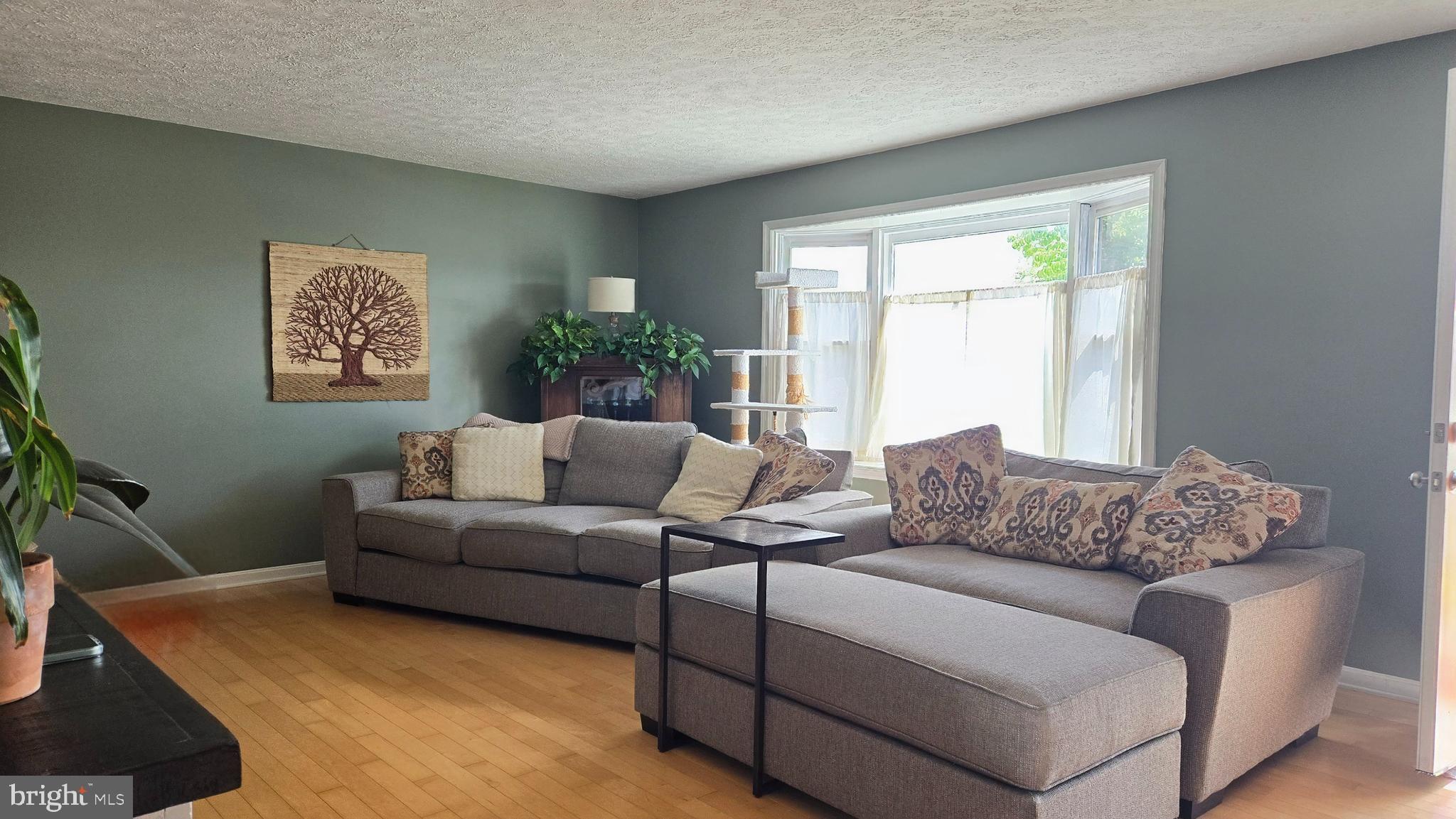 KENSINGTON HEIGHTS - Residential