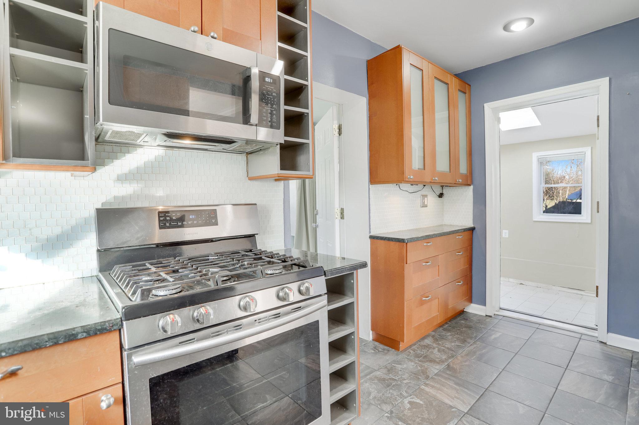 WAVERLY HILLS - Residential Lease