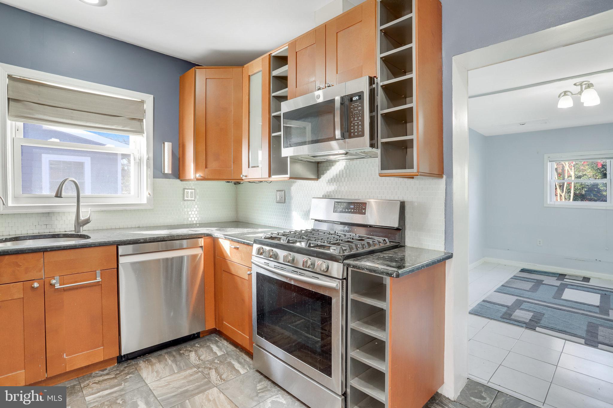 WAVERLY HILLS - Residential Lease