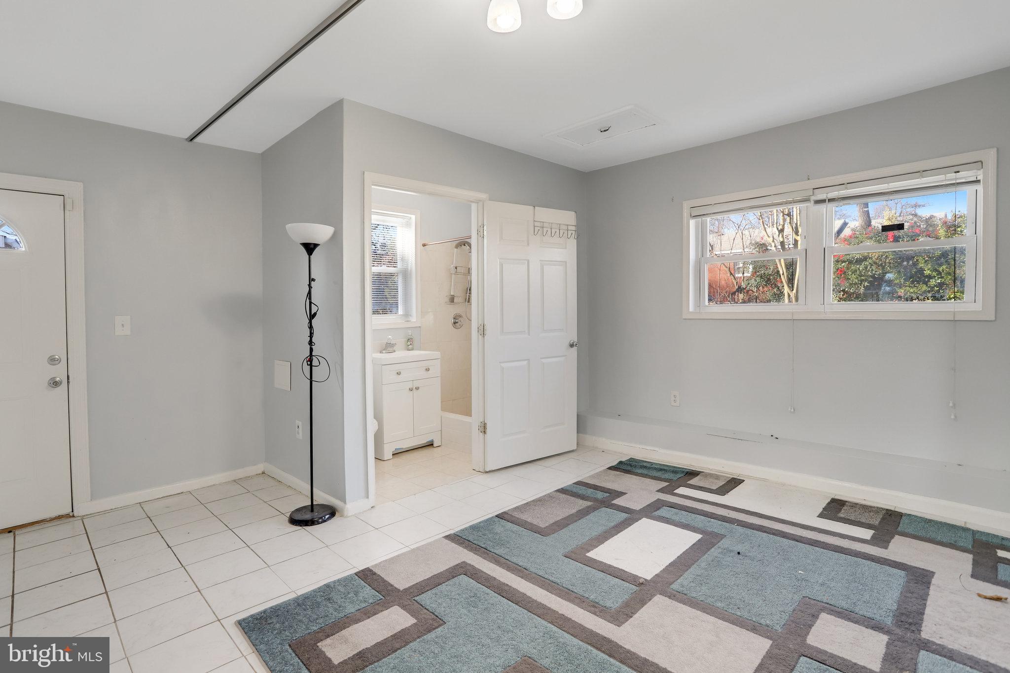 WAVERLY HILLS - Residential Lease