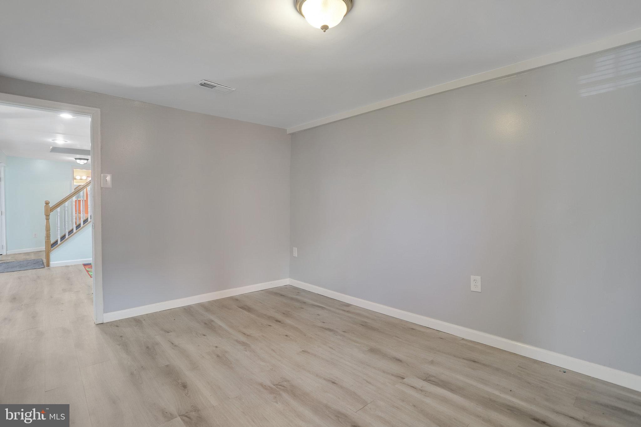 WAVERLY HILLS - Residential Lease