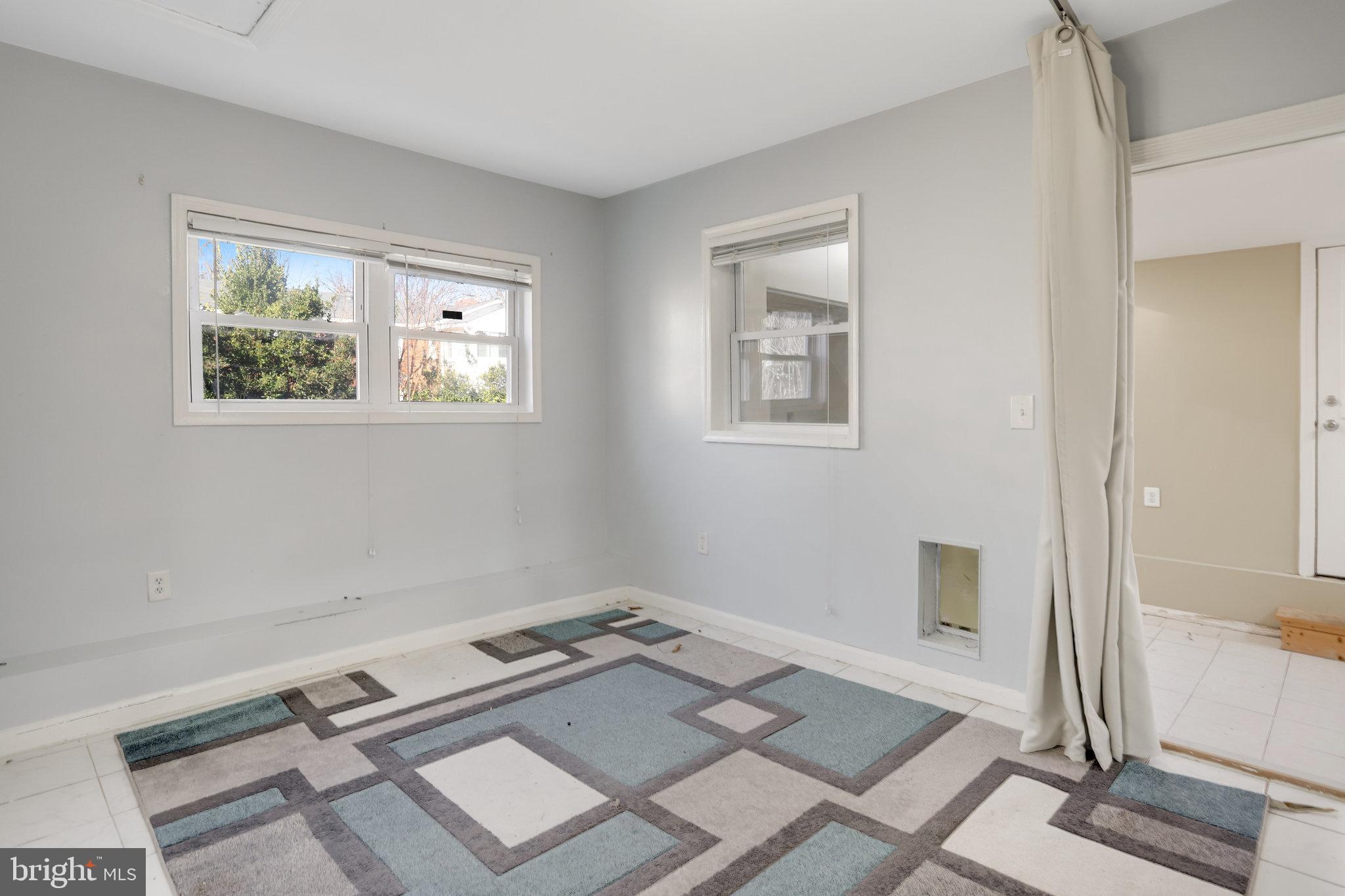 WAVERLY HILLS - Residential Lease