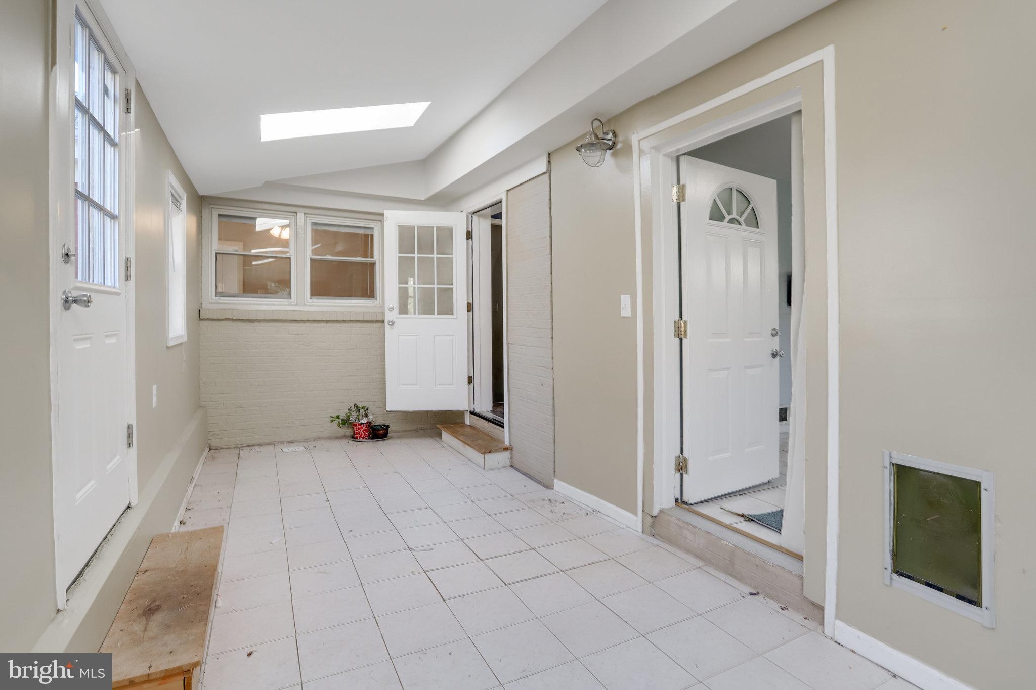 WAVERLY HILLS - Residential Lease