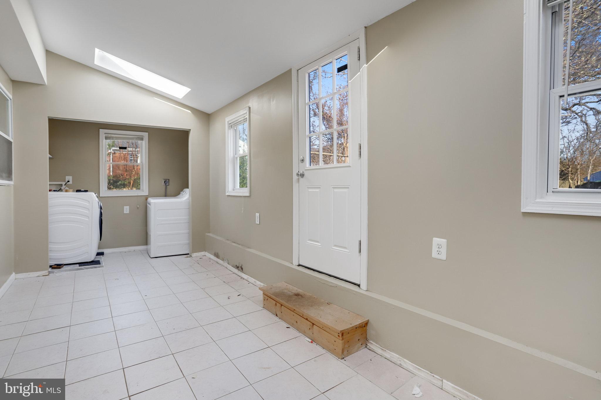 WAVERLY HILLS - Residential Lease