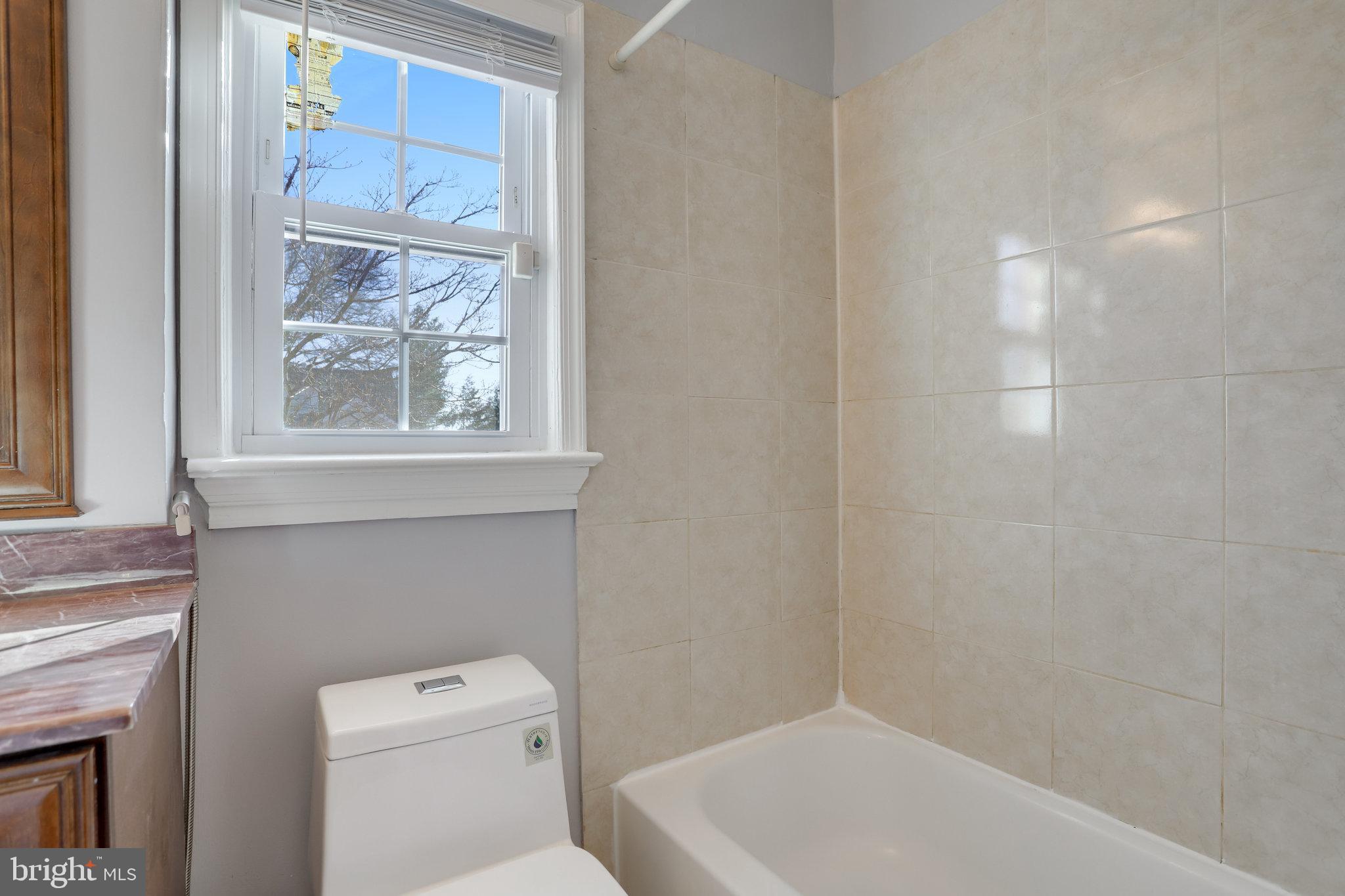 WAVERLY HILLS - Residential Lease