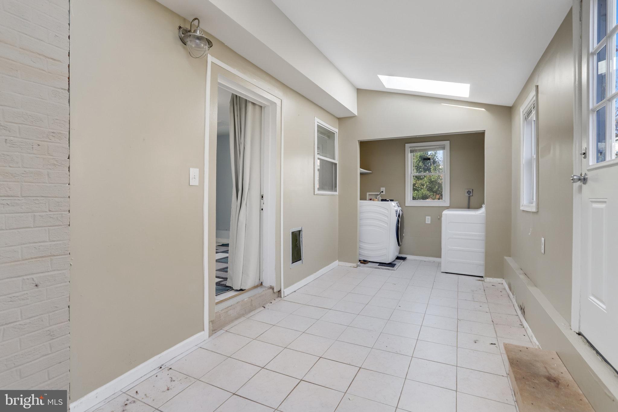 WAVERLY HILLS - Residential Lease