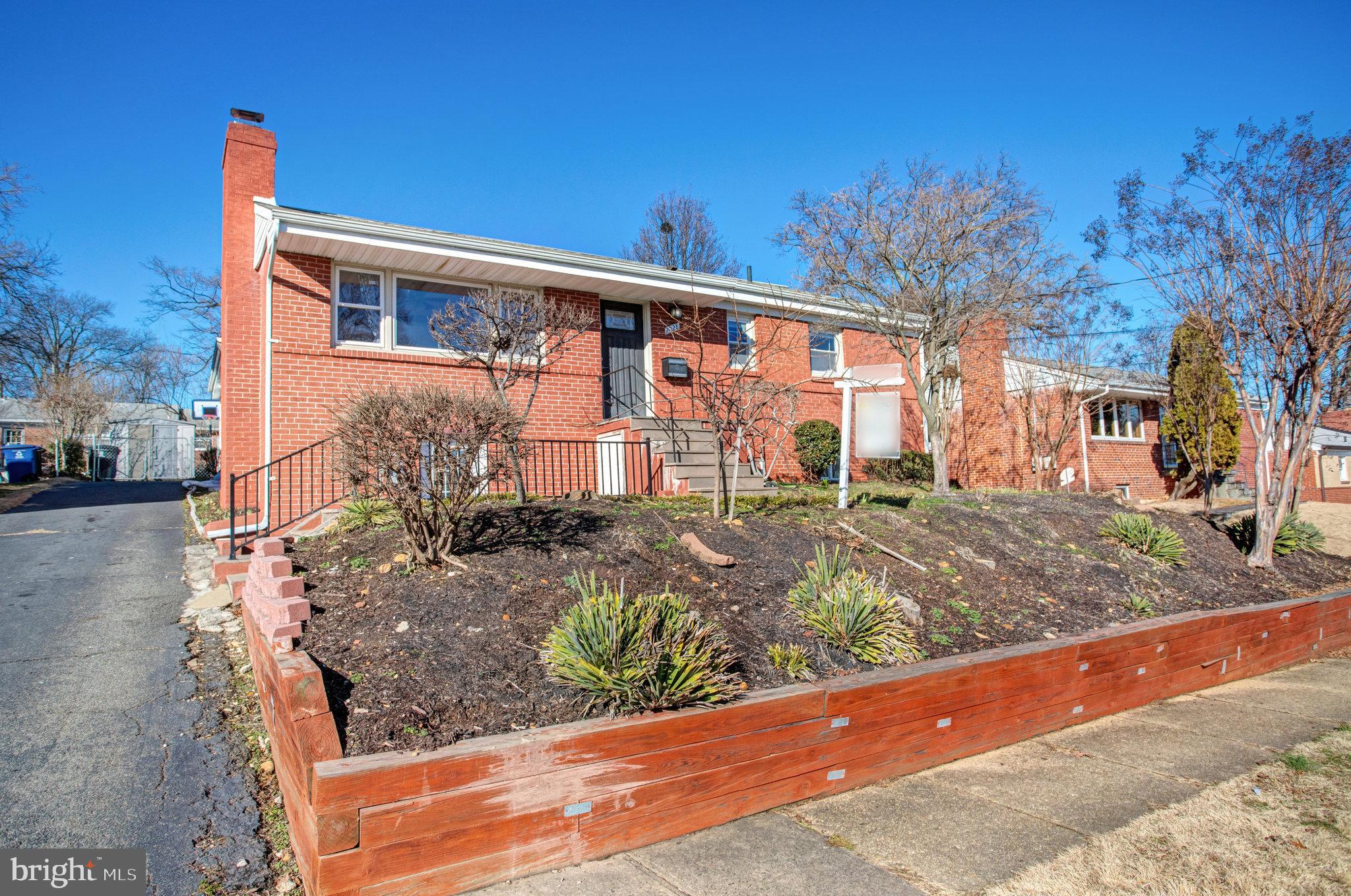 WAVERLY HILLS - Residential Lease