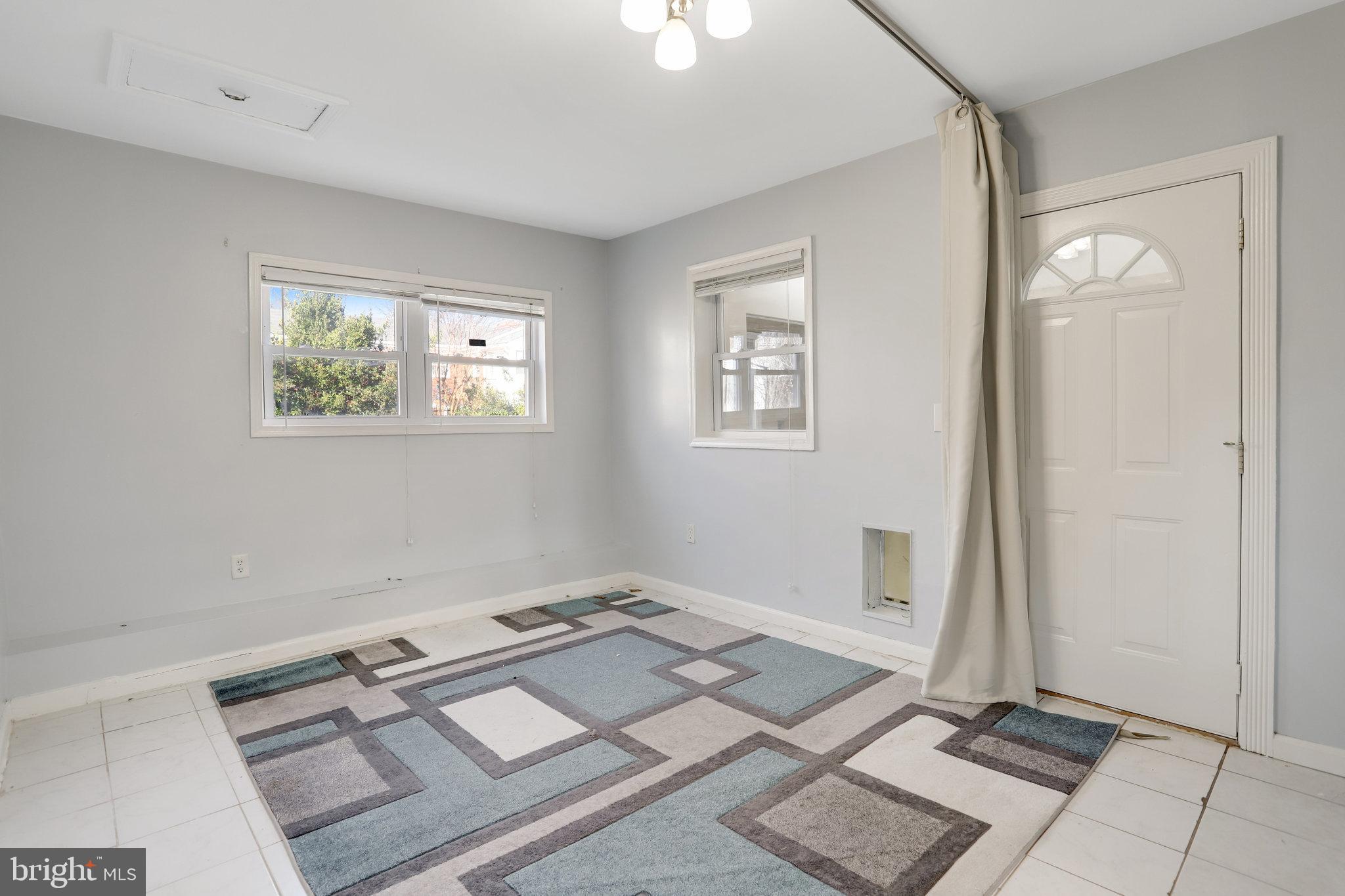 WAVERLY HILLS - Residential Lease