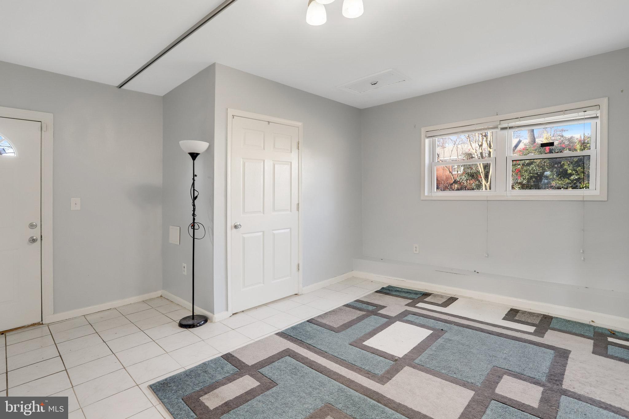 WAVERLY HILLS - Residential Lease