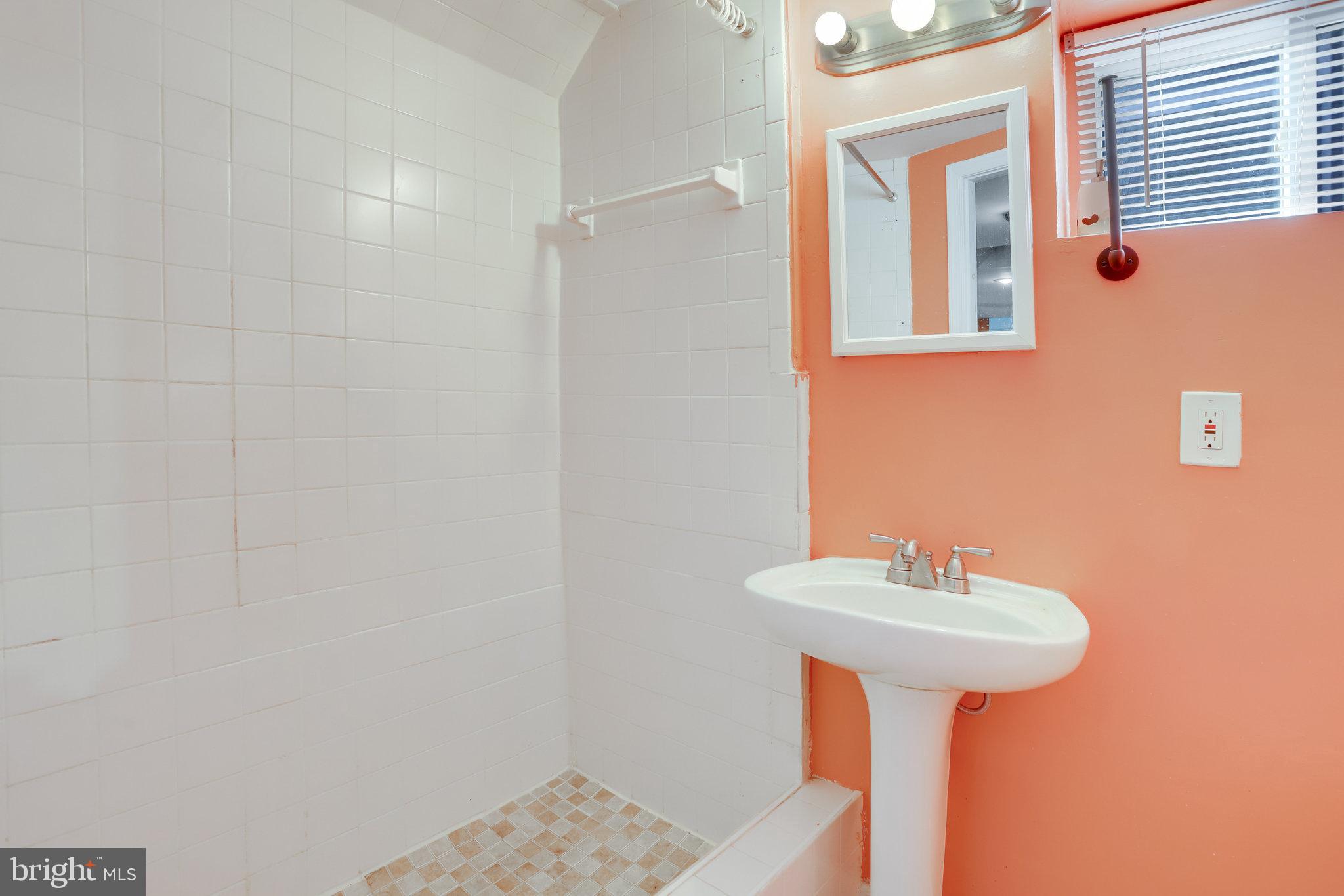 WAVERLY HILLS - Residential Lease