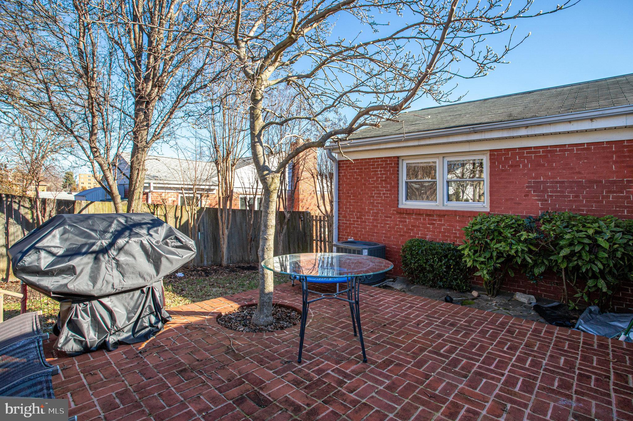 WAVERLY HILLS - Residential Lease