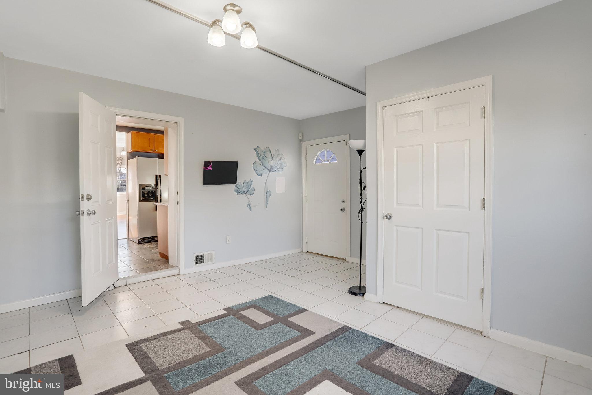 WAVERLY HILLS - Residential Lease