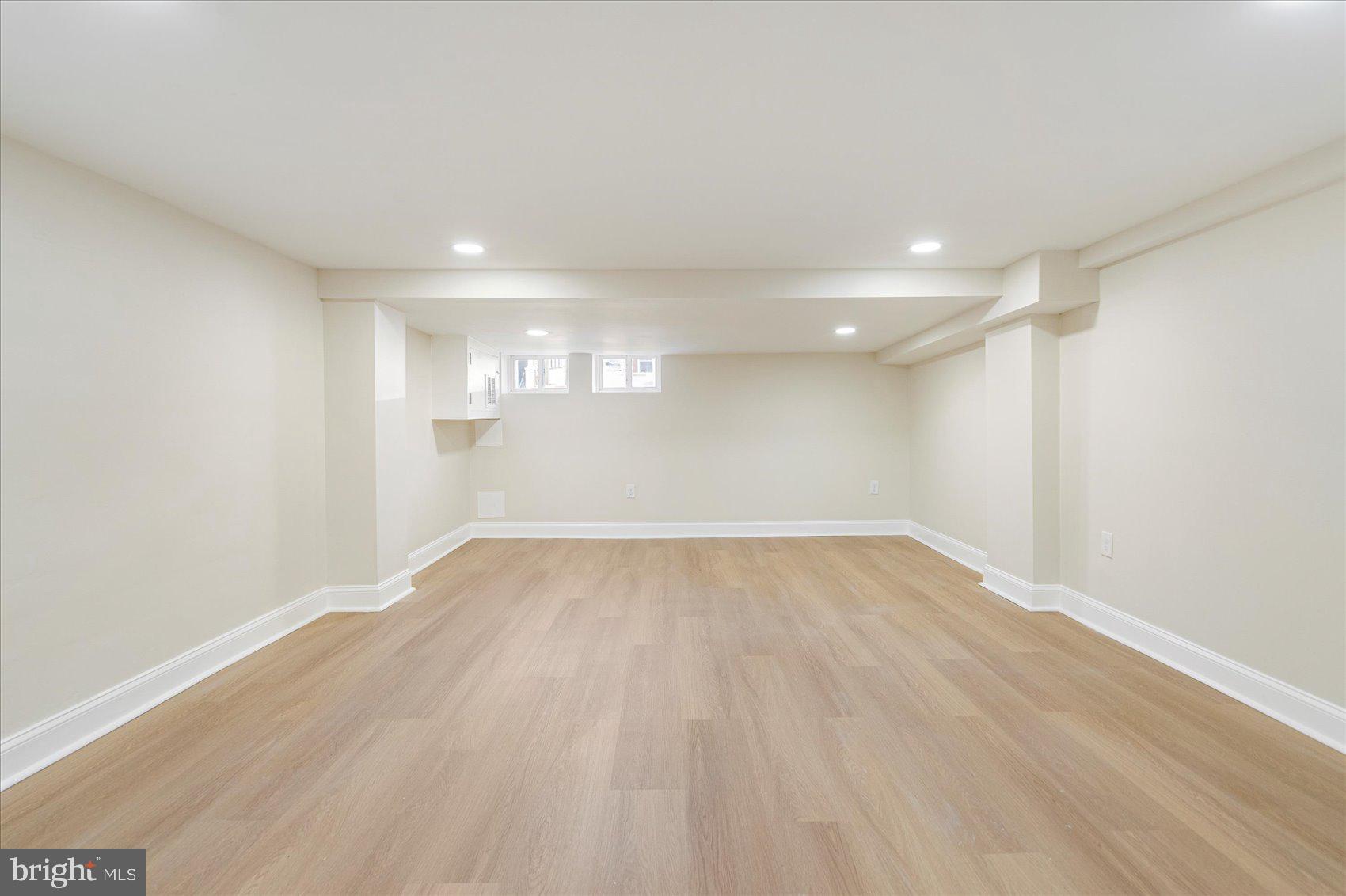 EVERGREEN LAWN - Residential