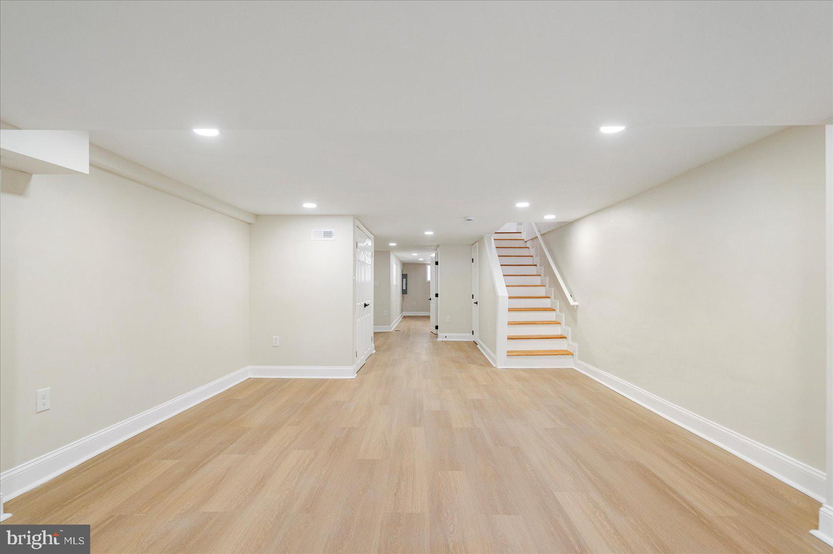 EVERGREEN LAWN - Residential