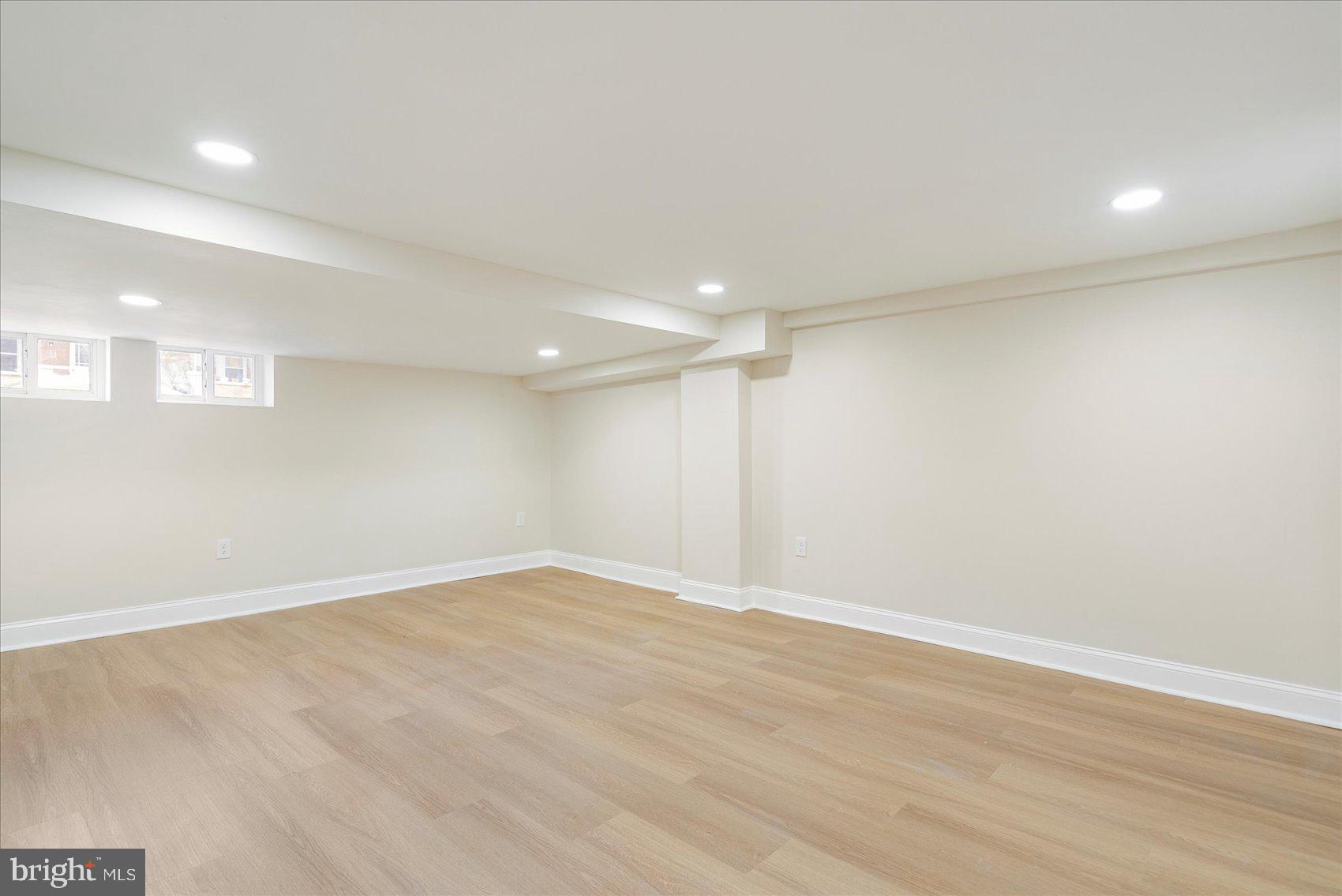 EVERGREEN LAWN - Residential