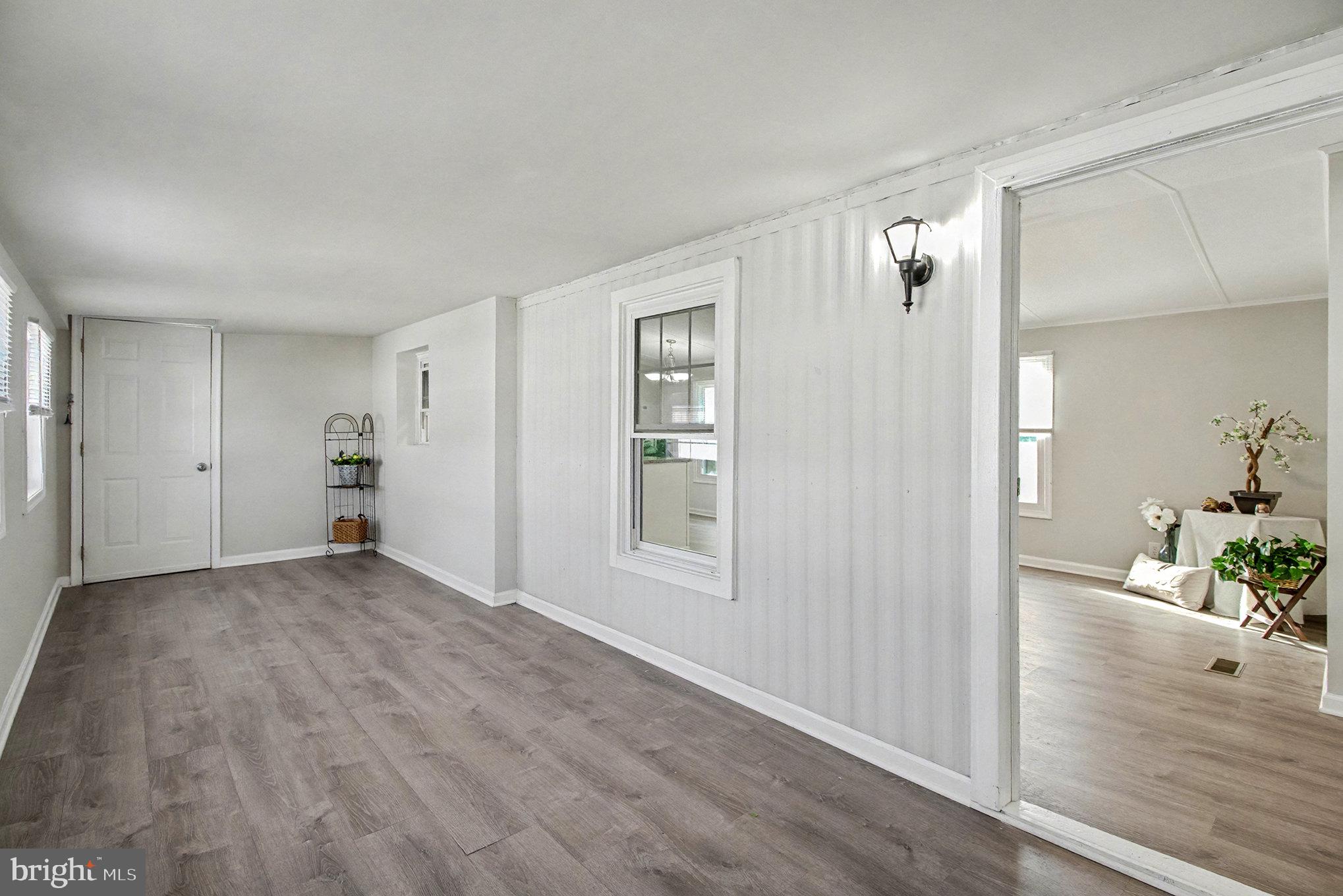 COUNTRY MANOR WEST - Residential