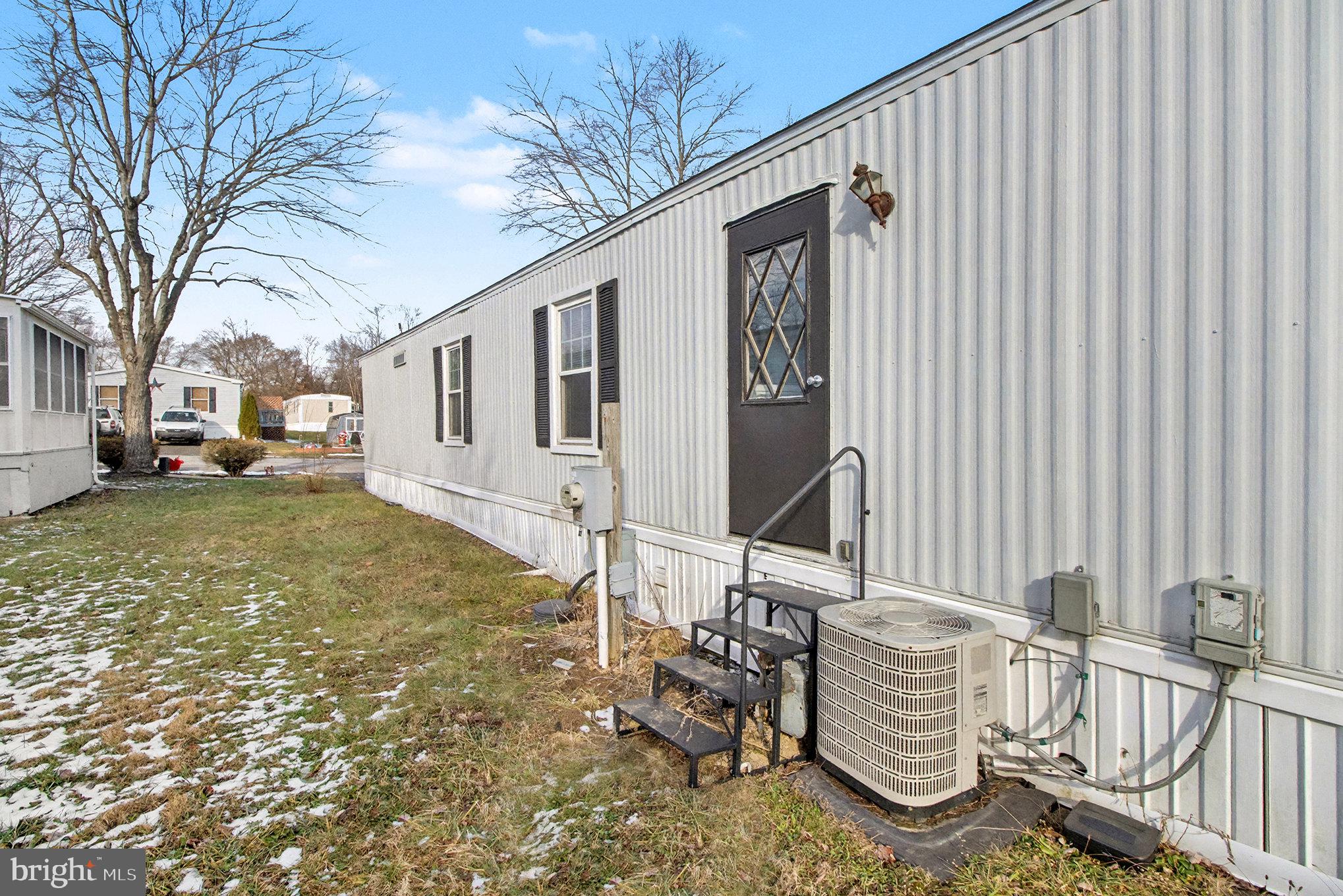 COUNTRY MANOR WEST - Residential