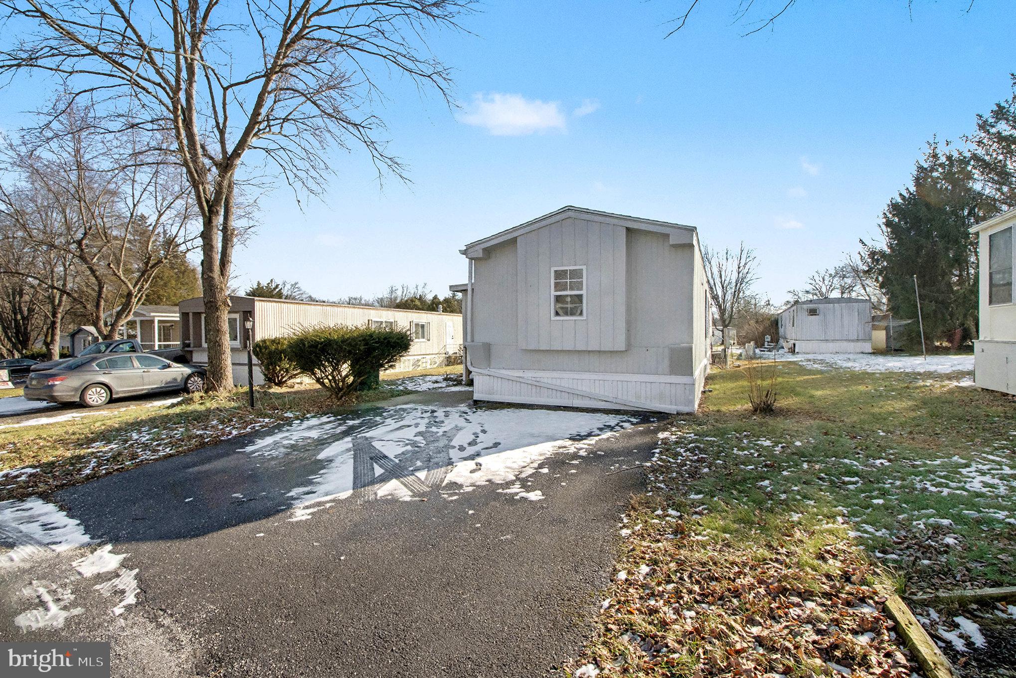 COUNTRY MANOR WEST - Residential