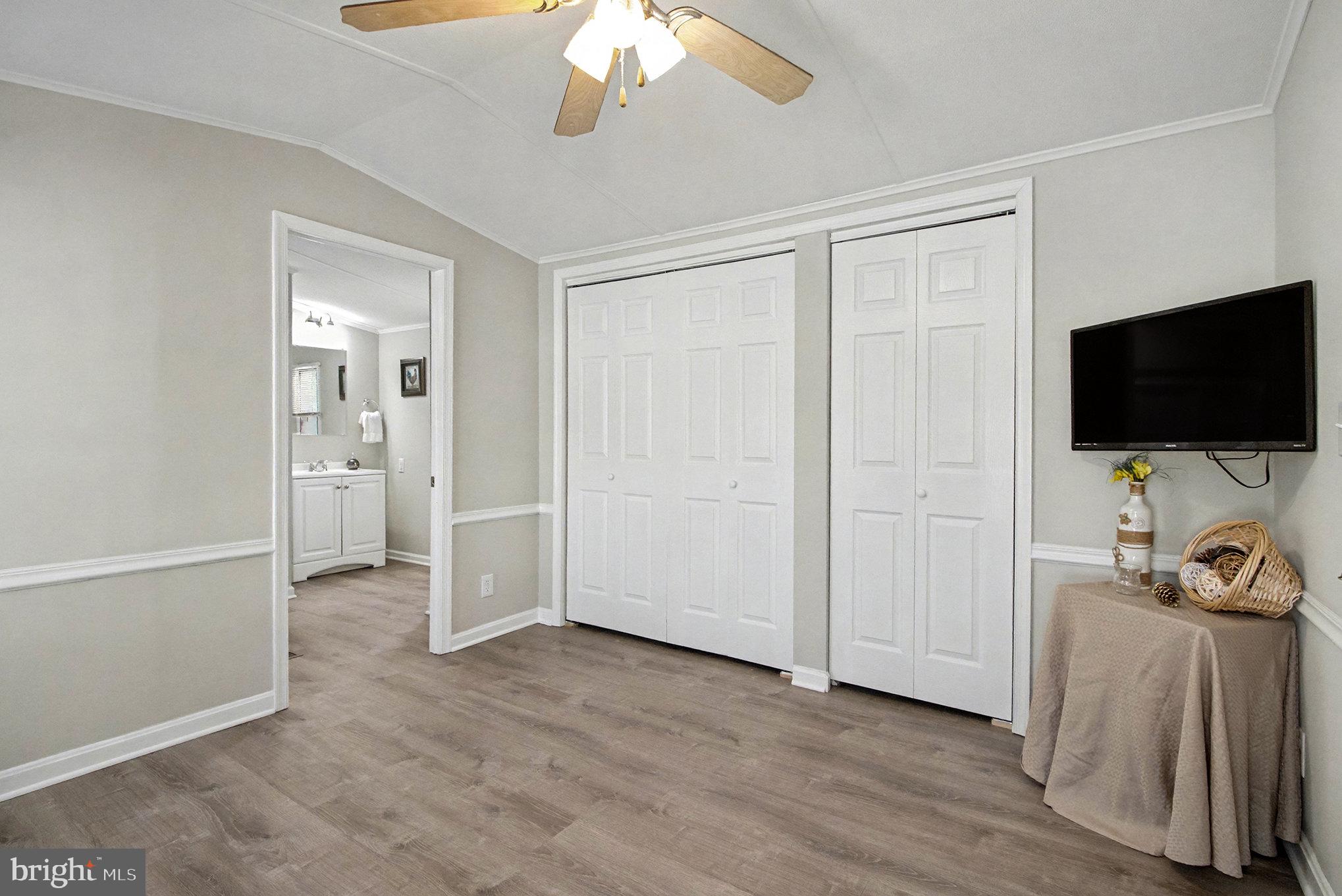 COUNTRY MANOR WEST - Residential