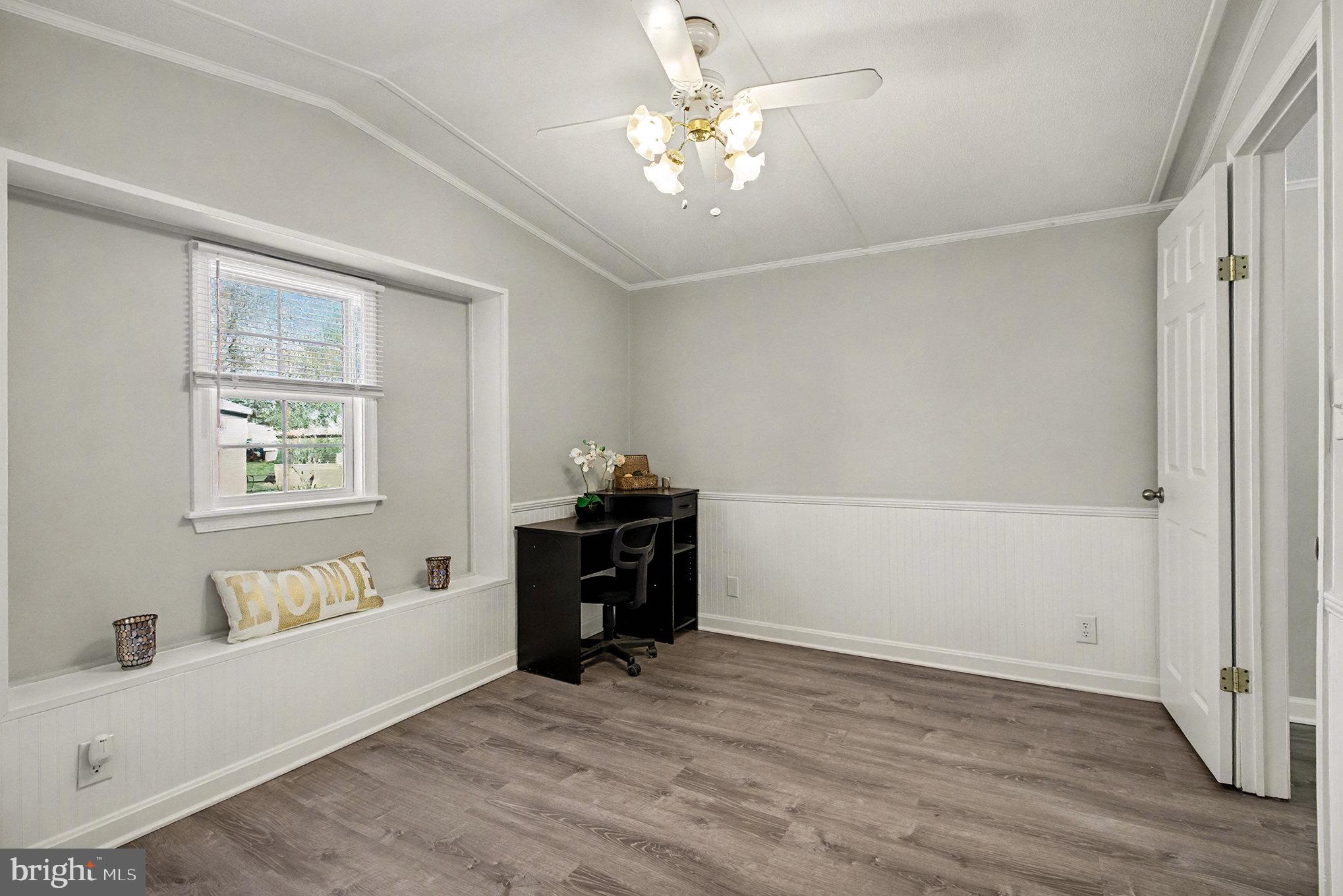 COUNTRY MANOR WEST - Residential