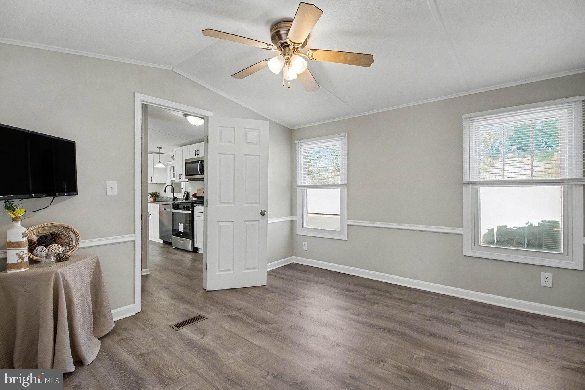 COUNTRY MANOR WEST - Residential