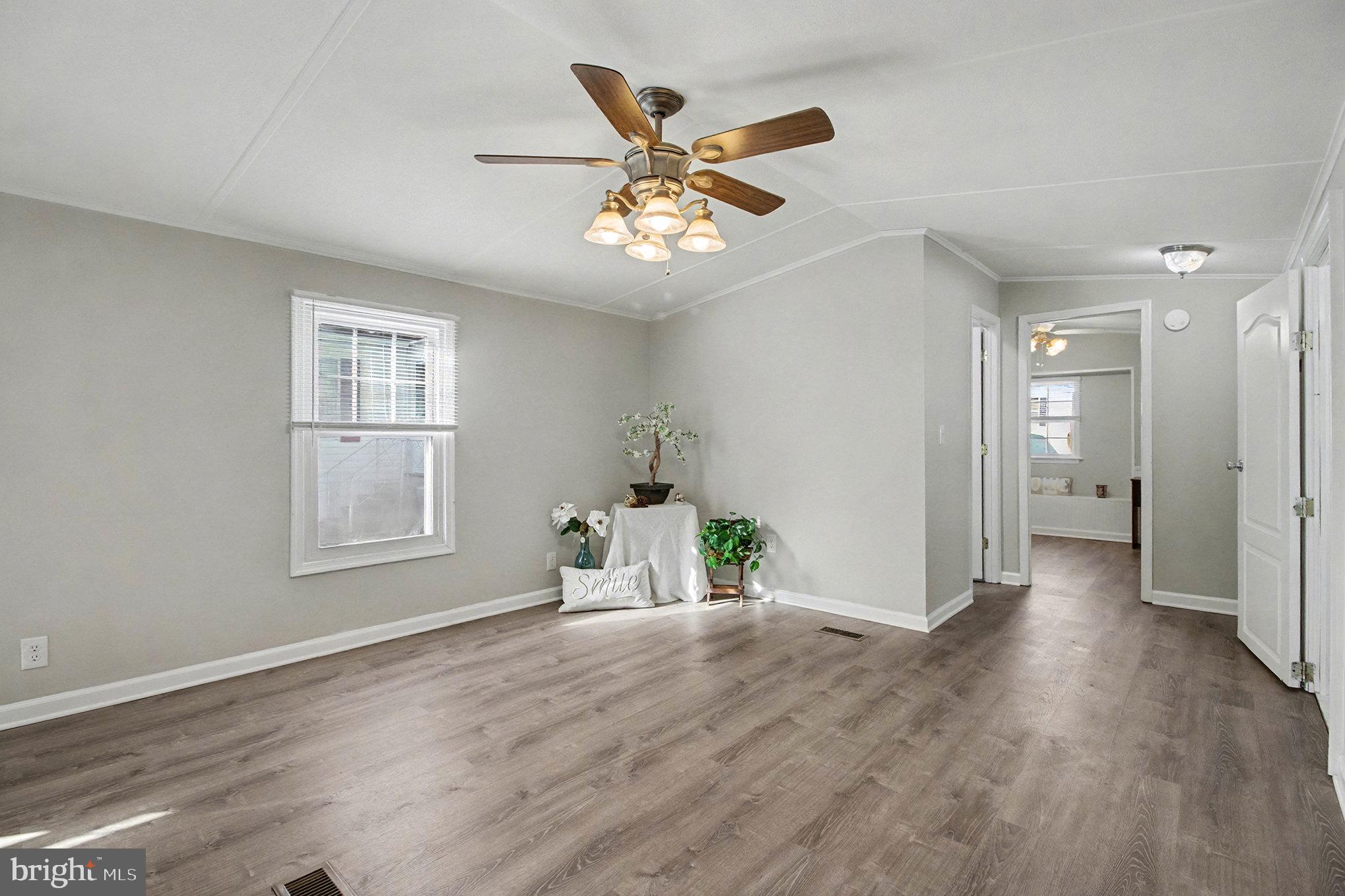 COUNTRY MANOR WEST - Residential