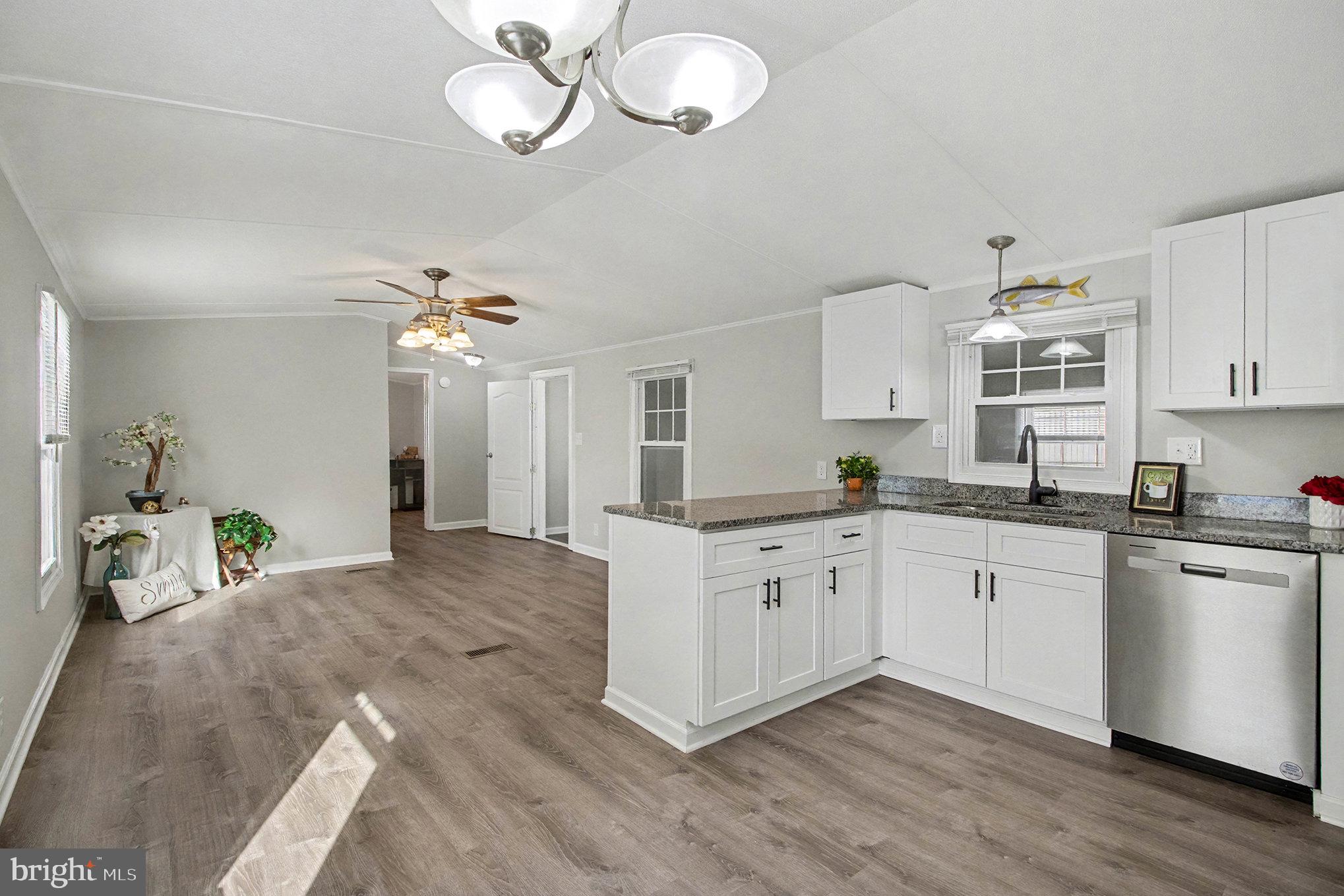 COUNTRY MANOR WEST - Residential