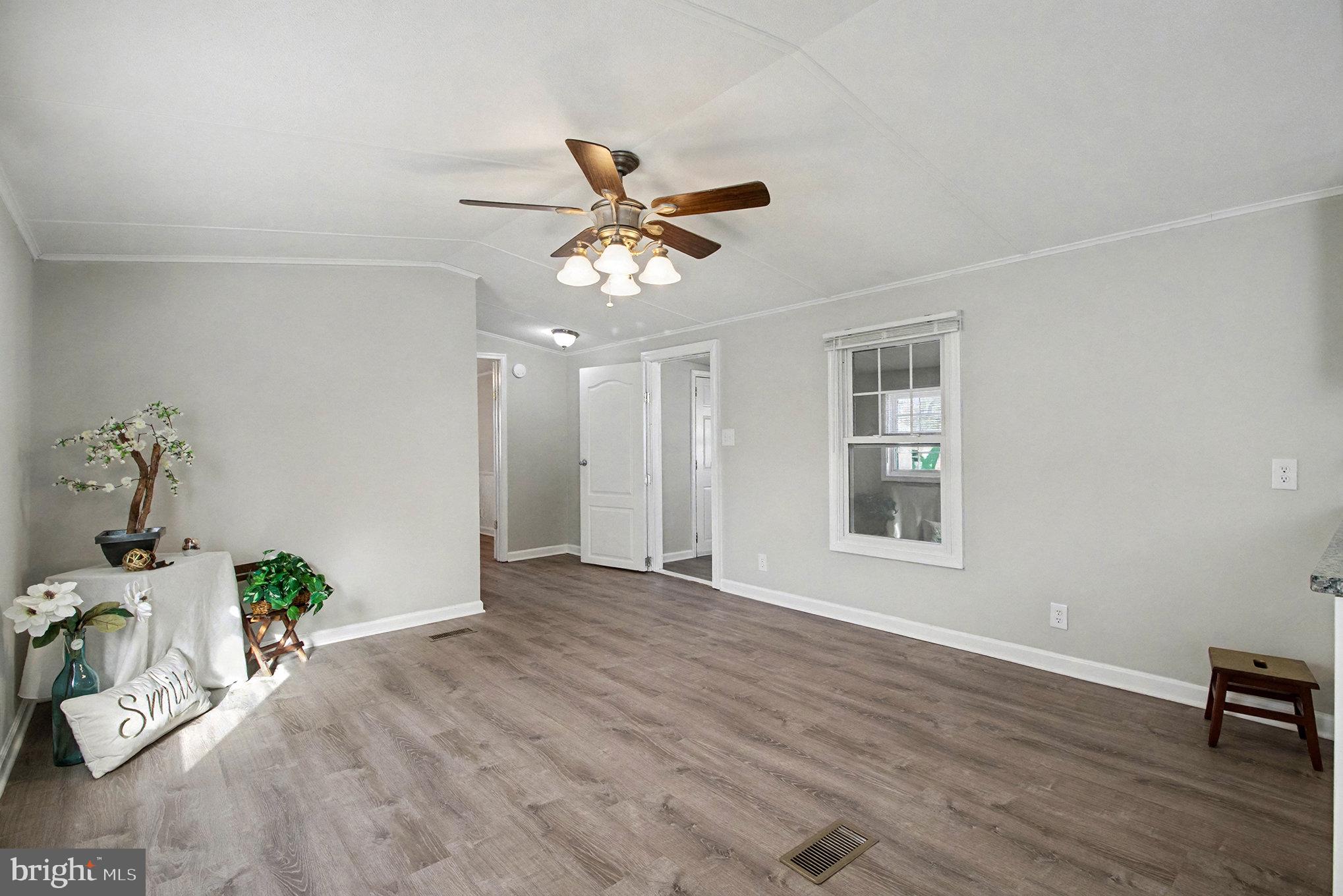 COUNTRY MANOR WEST - Residential