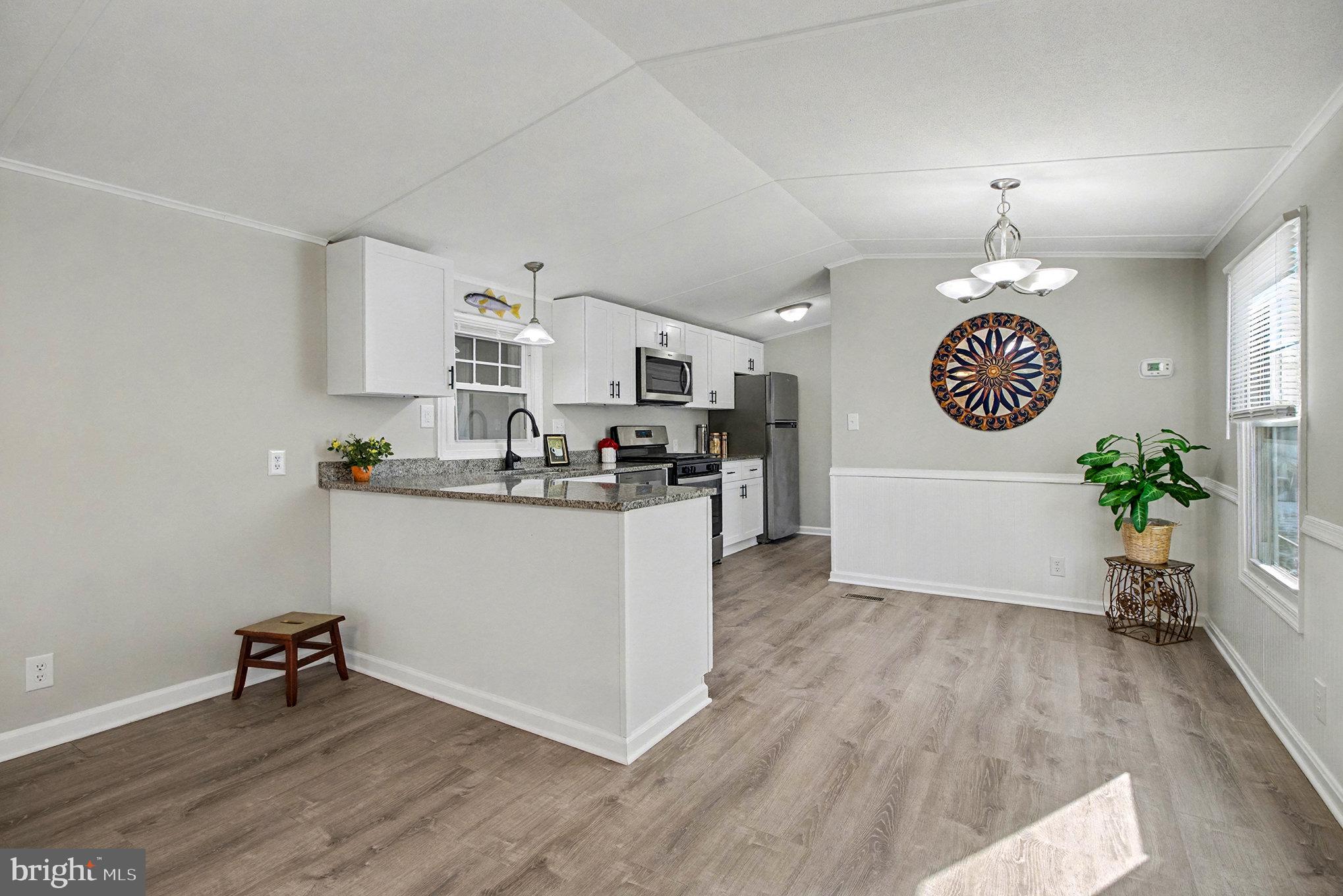 COUNTRY MANOR WEST - Residential