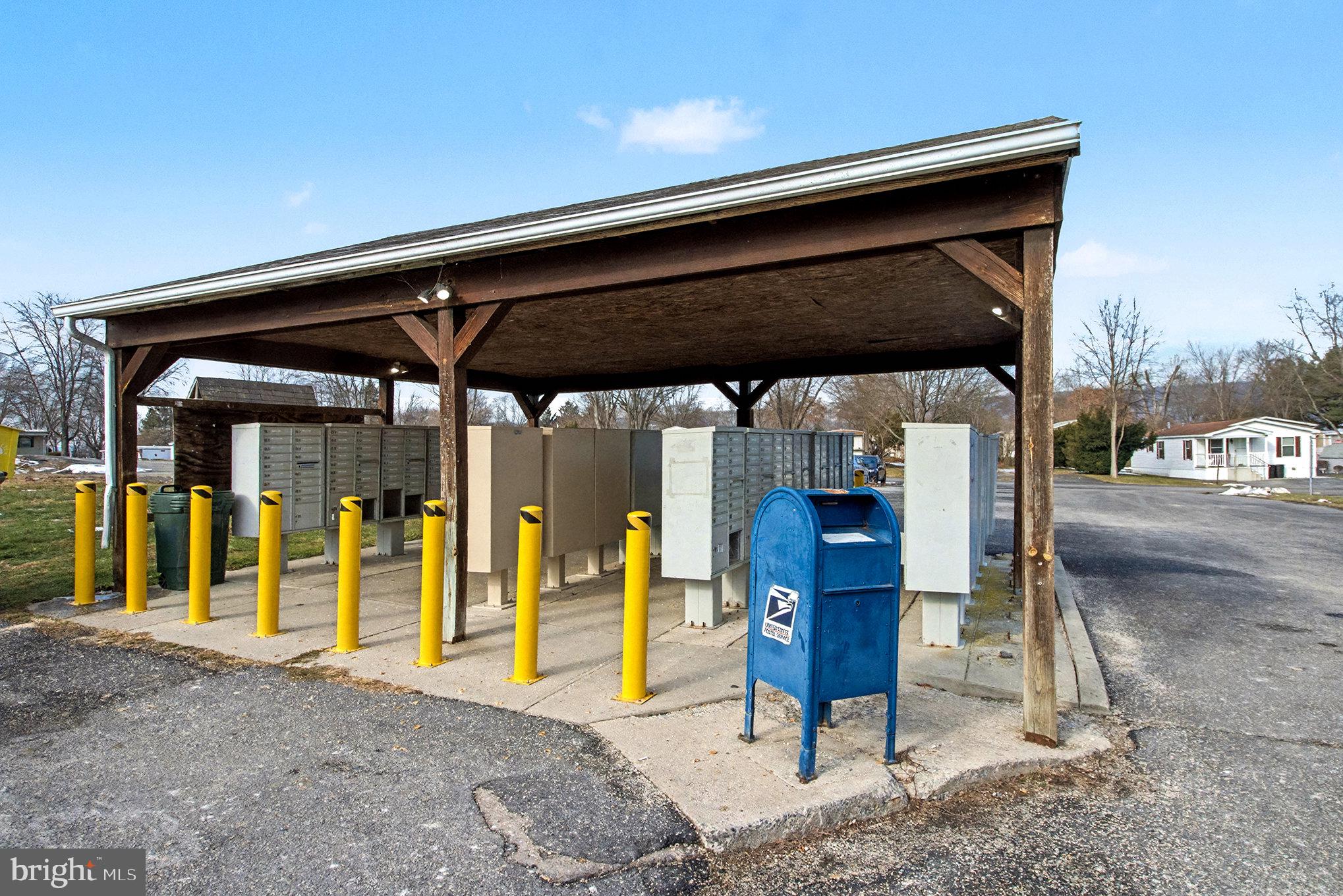 COUNTRY MANOR WEST - Residential