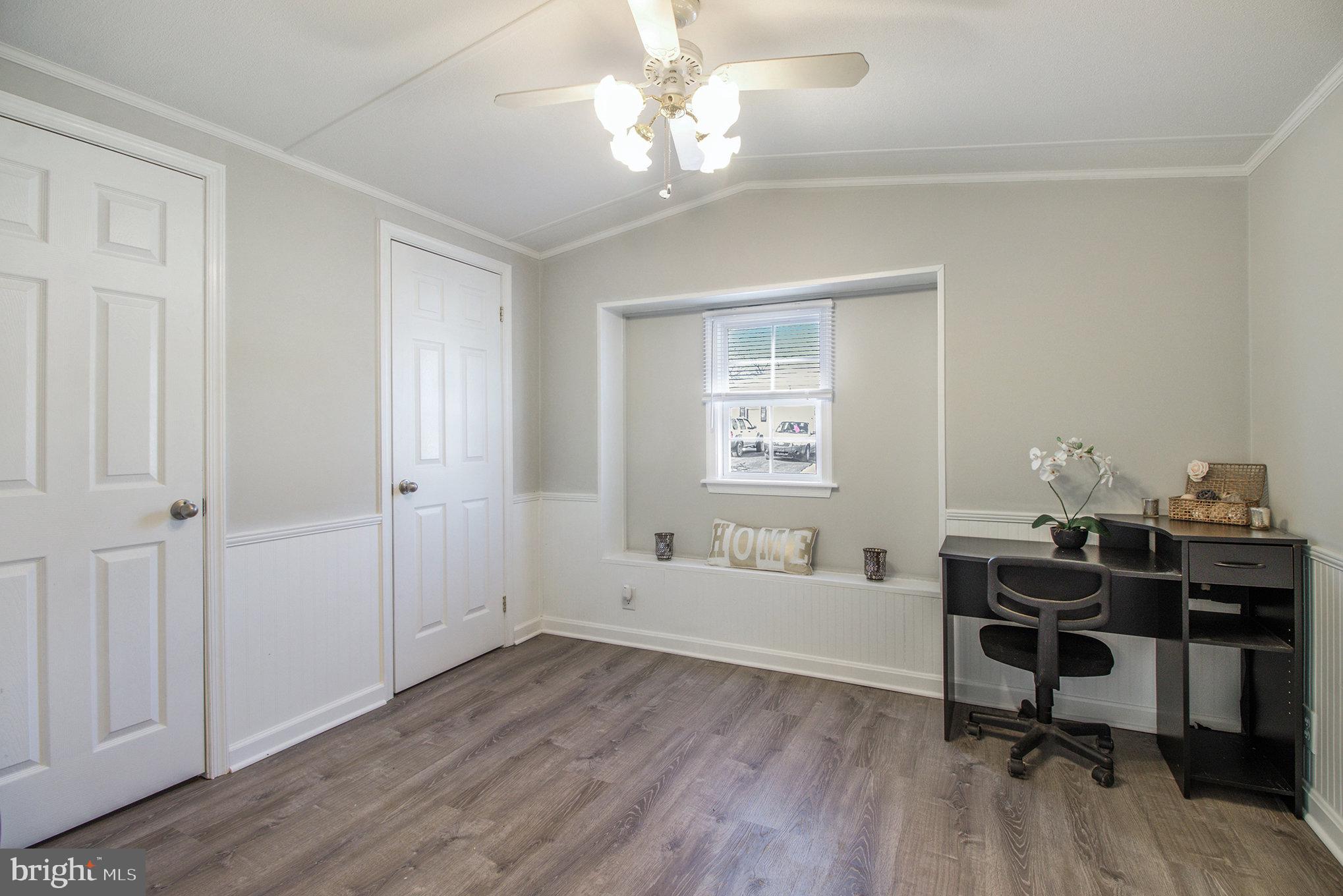 COUNTRY MANOR WEST - Residential